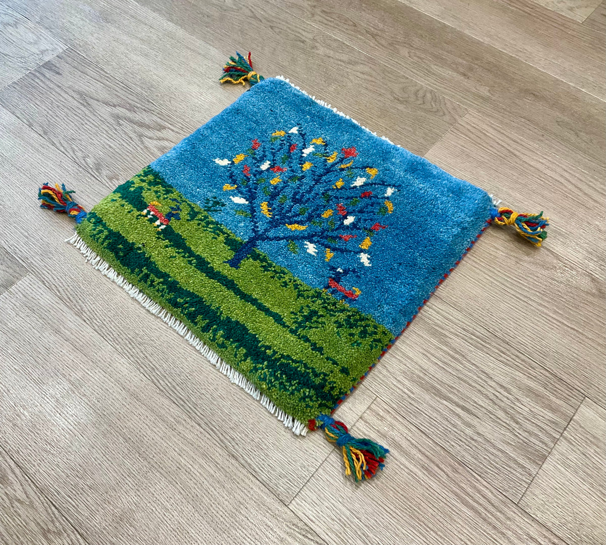 【福岡店】ギャッベ 41cm x 39cm Z3534