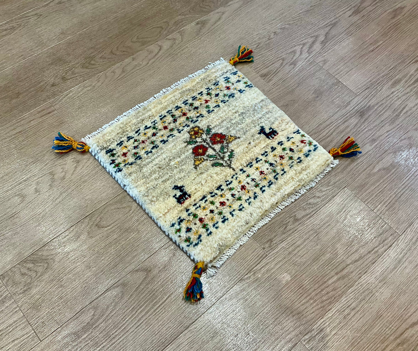 ギャッベ 42cm x 39cm Z1825