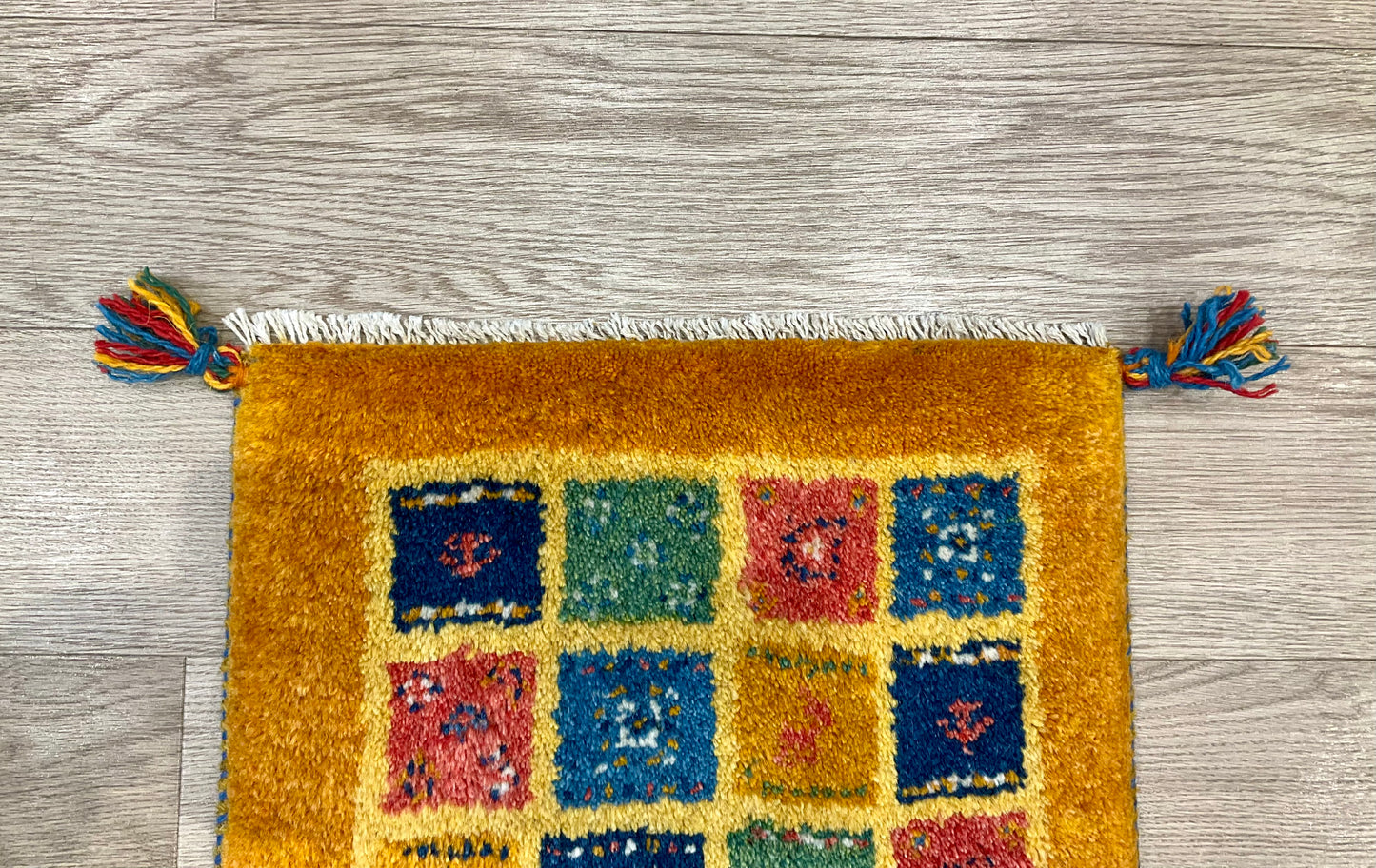 ギャッベ 42cm x 41cm Z1077