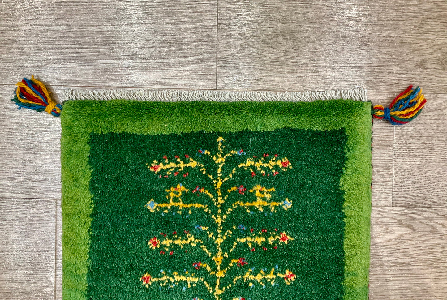 ギャッベ 40cm x 37cm Z921