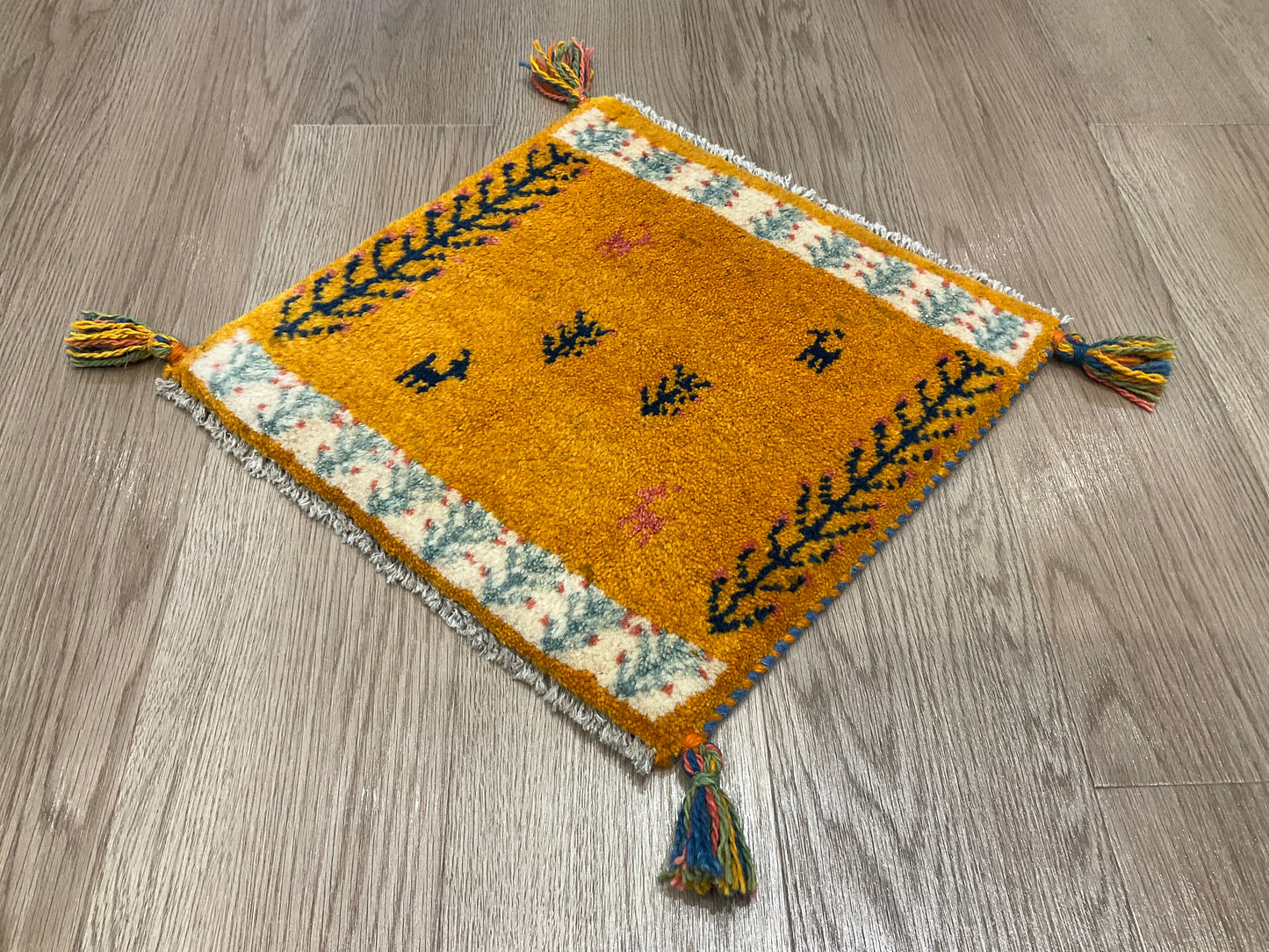 ギャッベ 39cm x 39cm AJ22488