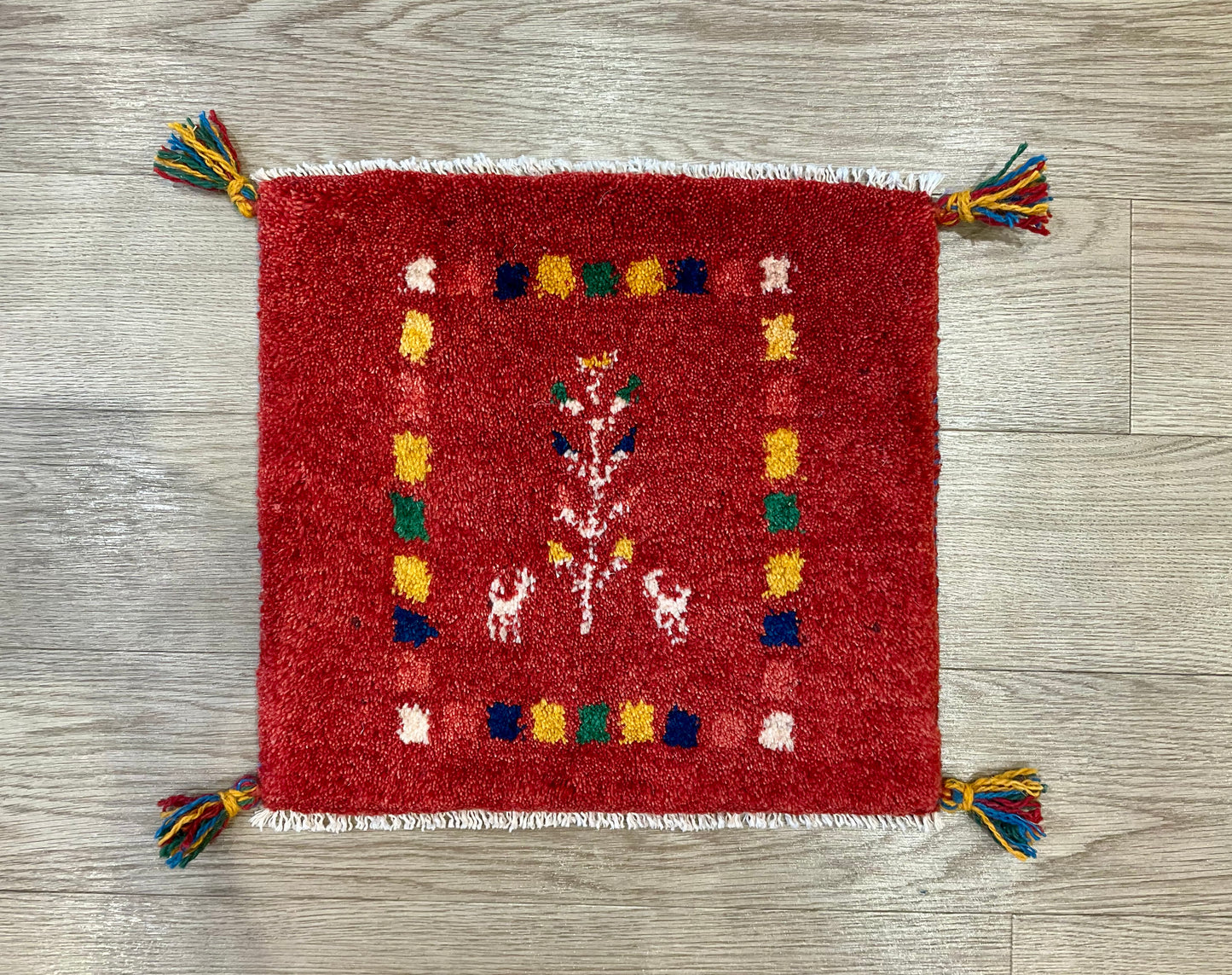 ギャッベ 43cm x 40cm Z490