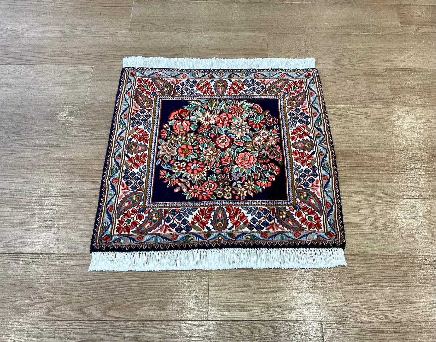 ケルマン 60cm x 65cm PS7151