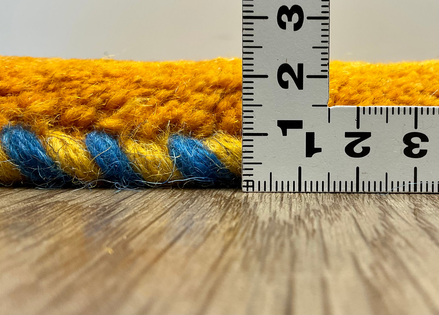 ギャッベ 40cm x 42cm Z2047