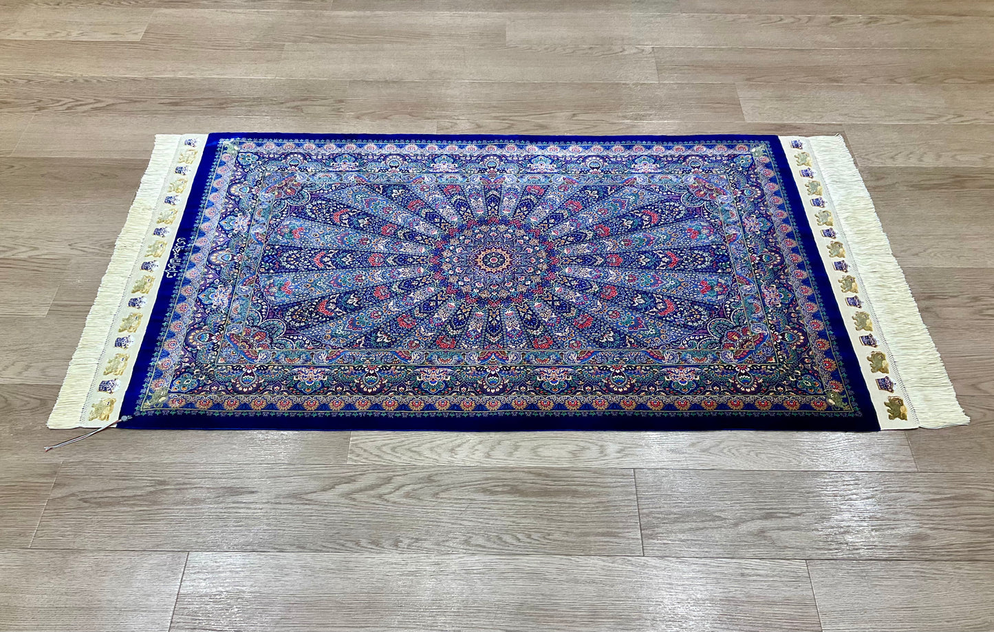 クム ジェッディ工房 127cm x 80cm JM519