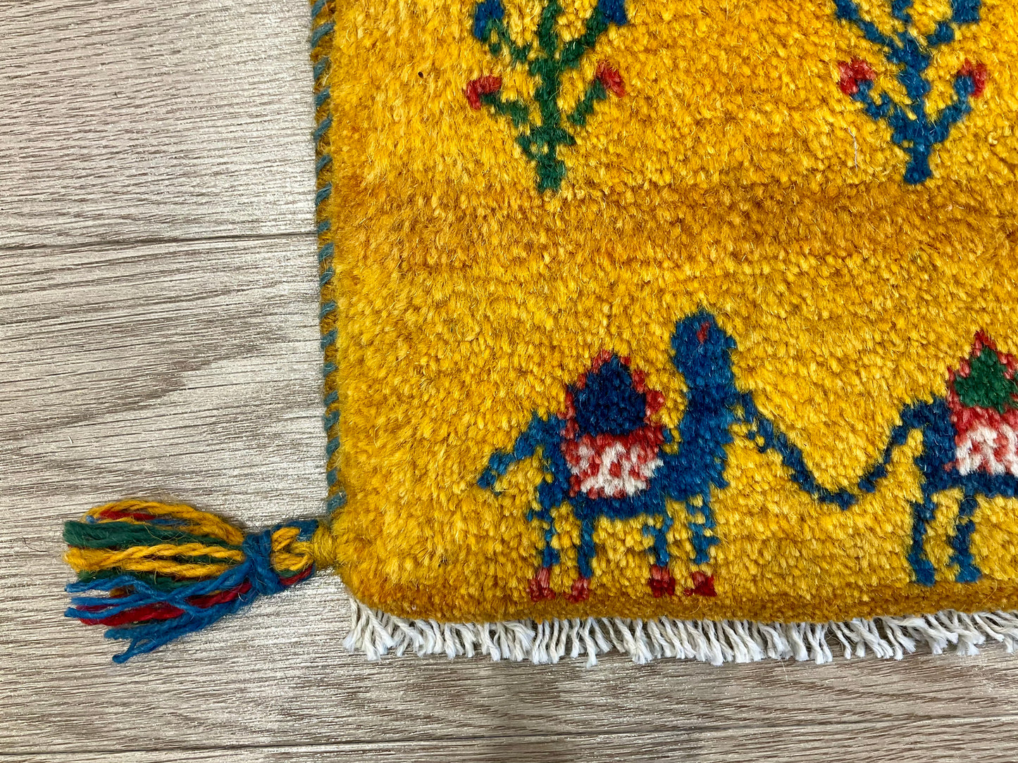 ギャッベ 44cm x 40cm Z1101