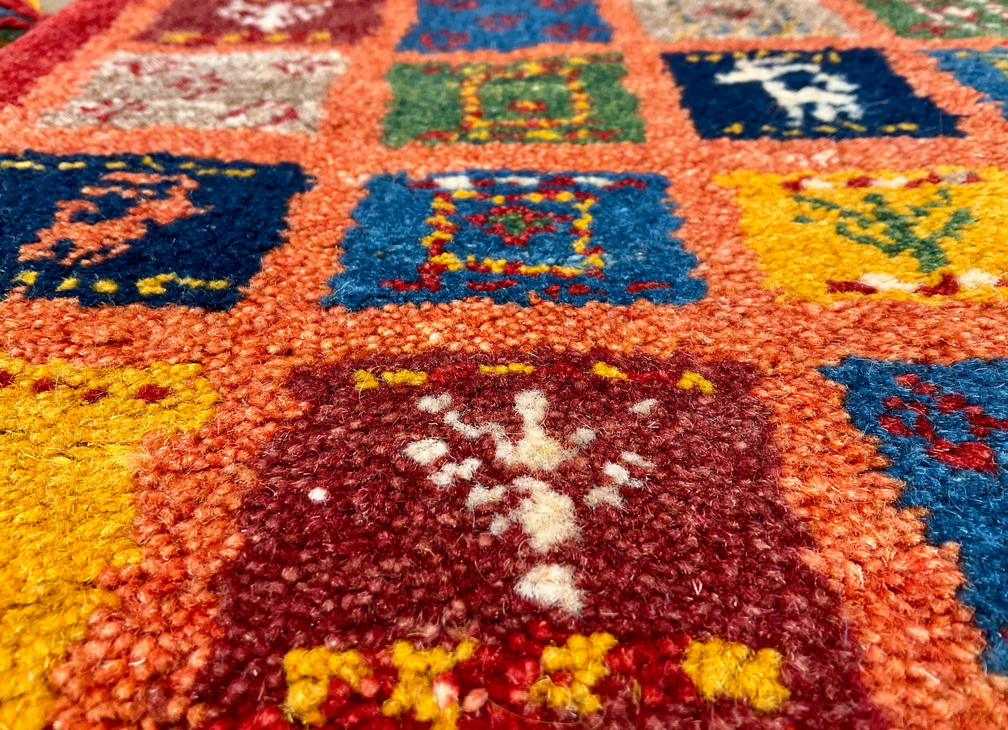 ギャッベ 43cm x 39cm Z471