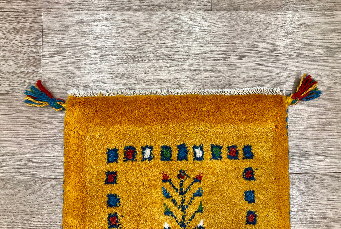 ギャッベ 40cm x 42cm Z2047