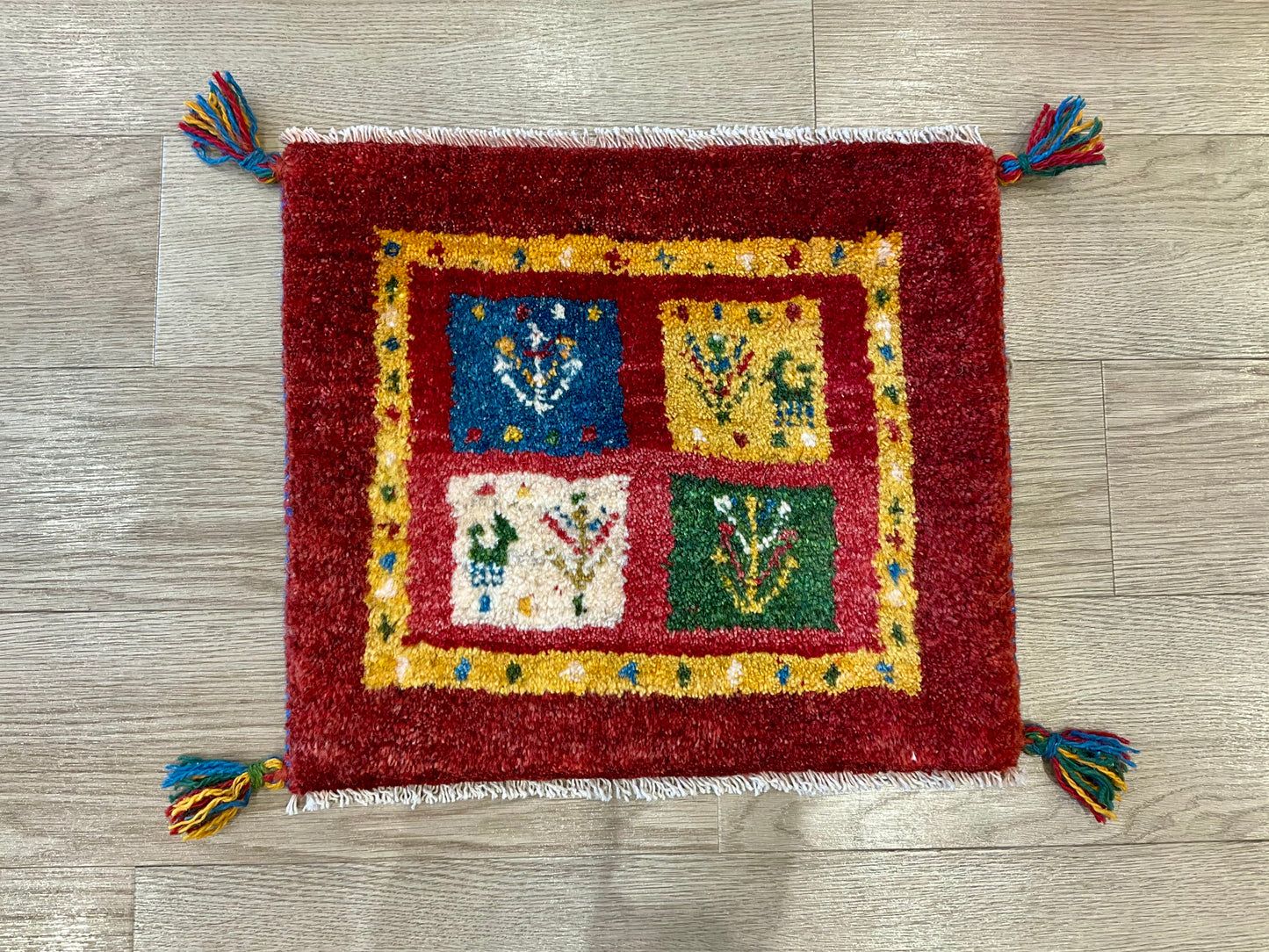 ギャッベ 46cm x 40cm Z581