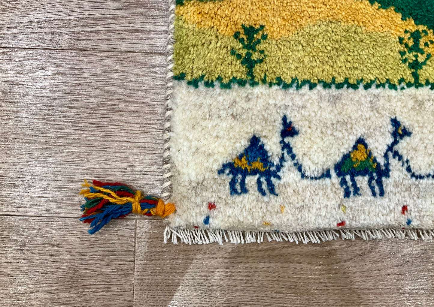 ギャッベ 43cm x 37cm Z1227