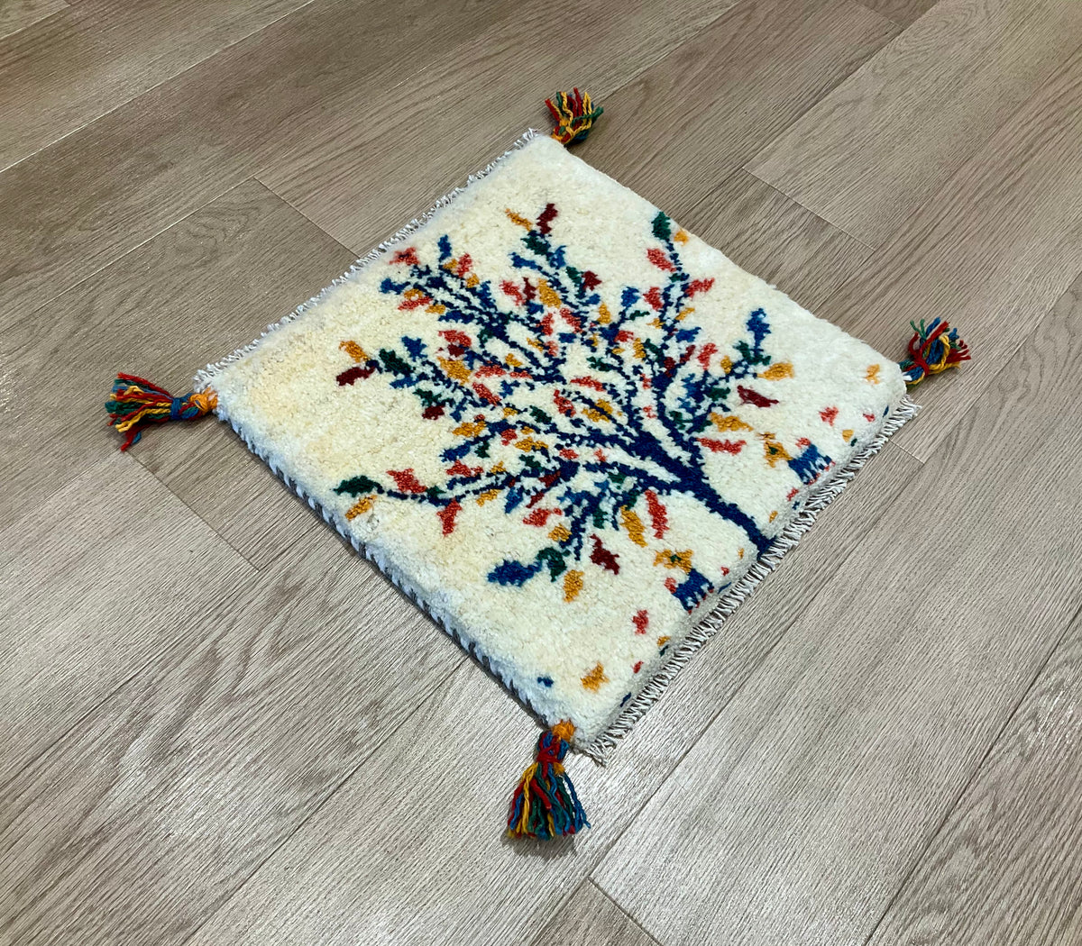 【福岡店】ギャッベ 42cm x 41cm Z3685