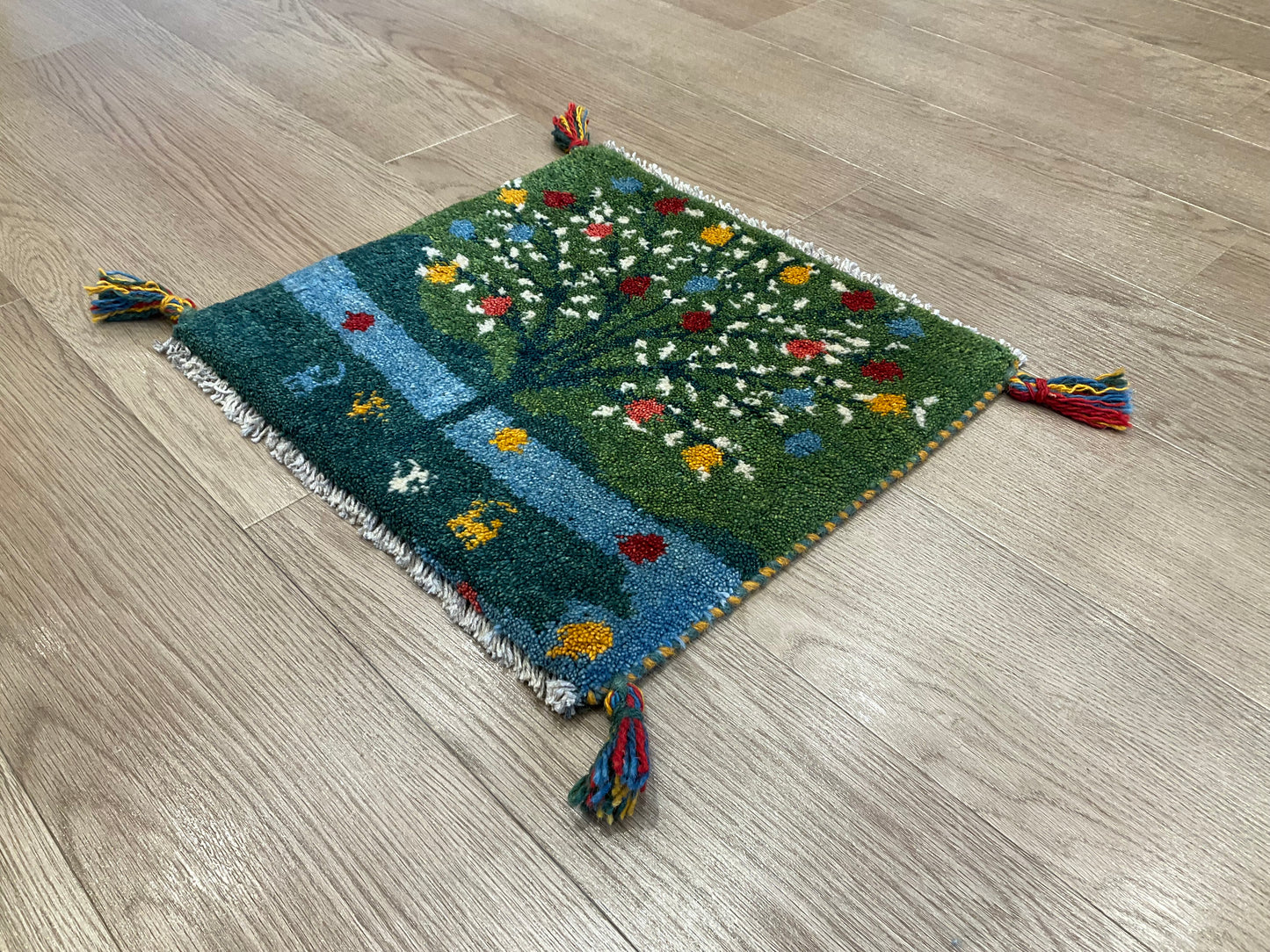 ギャッベ 42cm x 40cm T6323