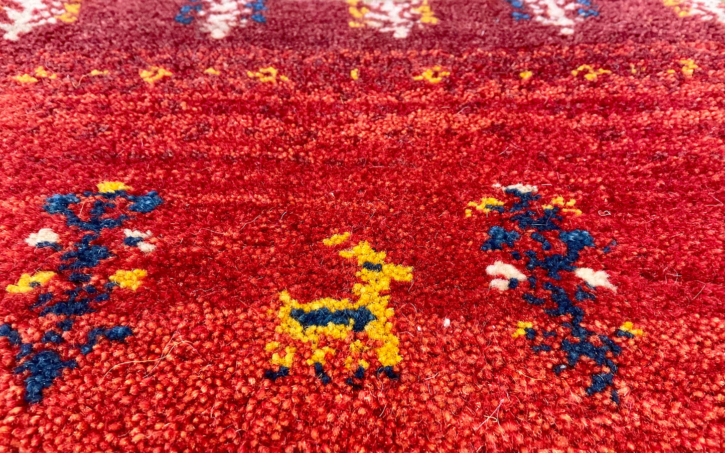 ギャッベ 40cm x 42cm Z2072