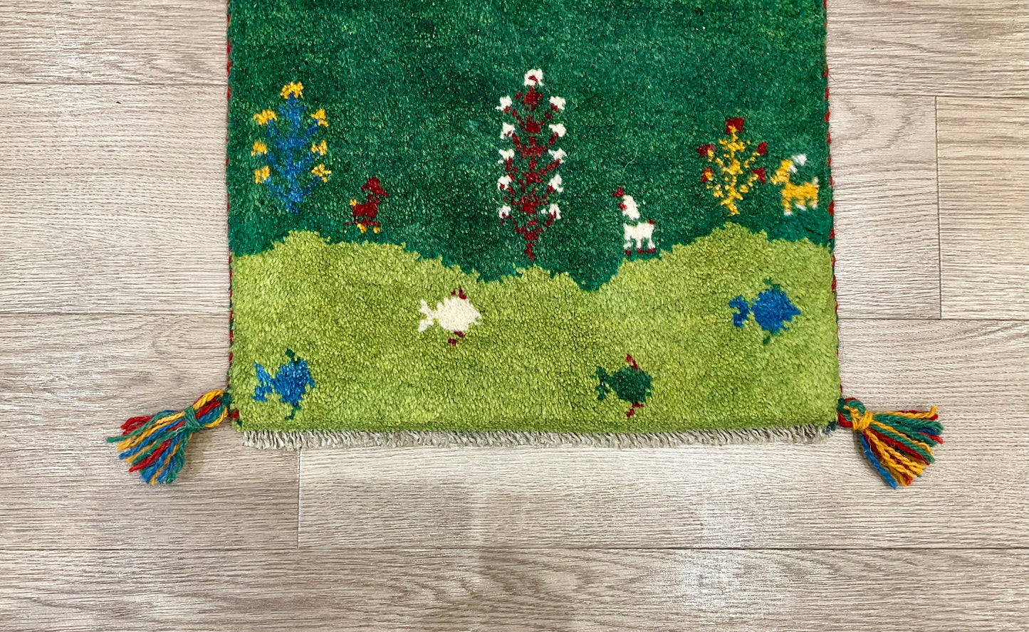 ギャッベ 40cm x 37cm Z1917