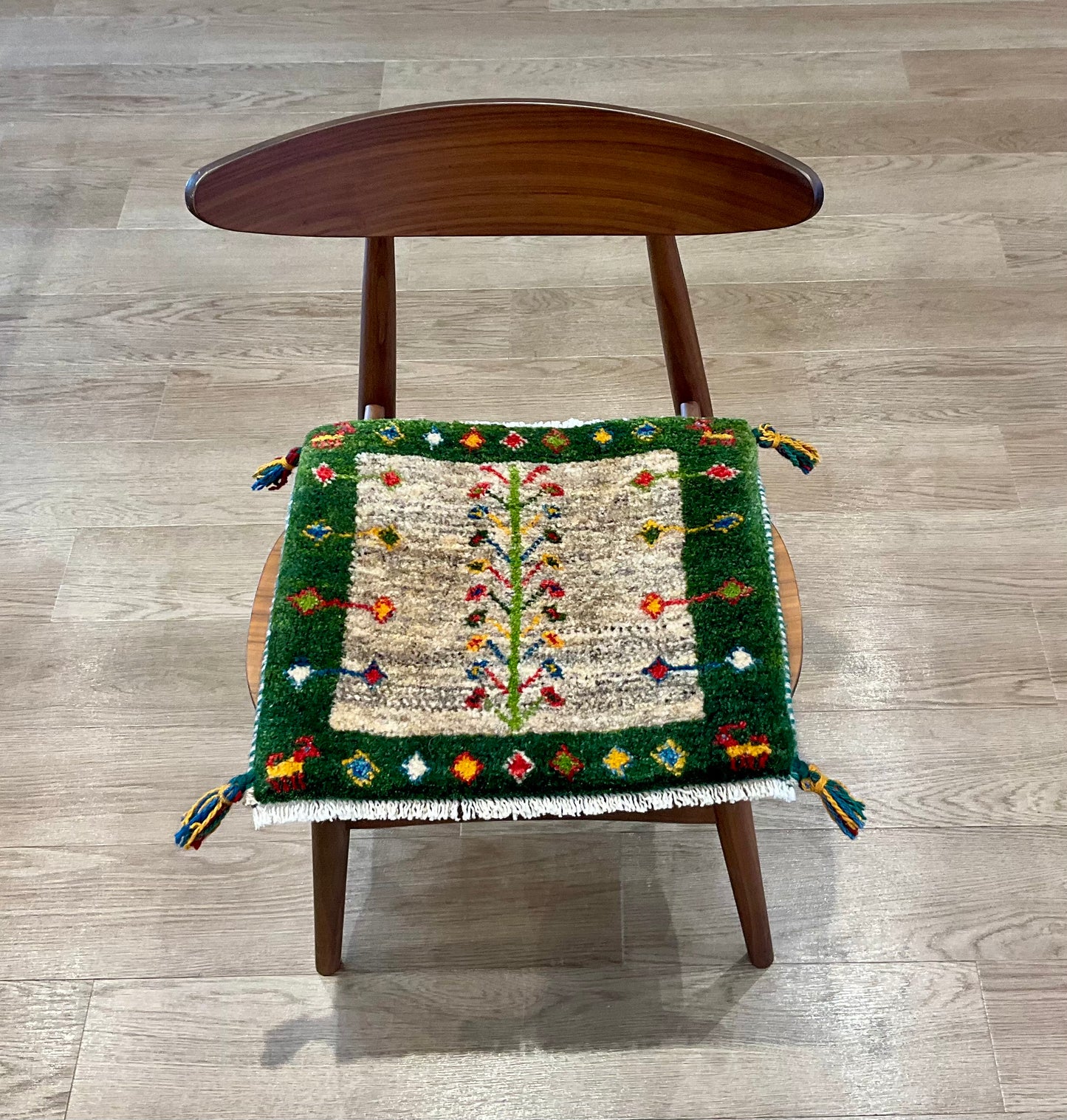 ギャッベ 44cm x 42cm Z1775