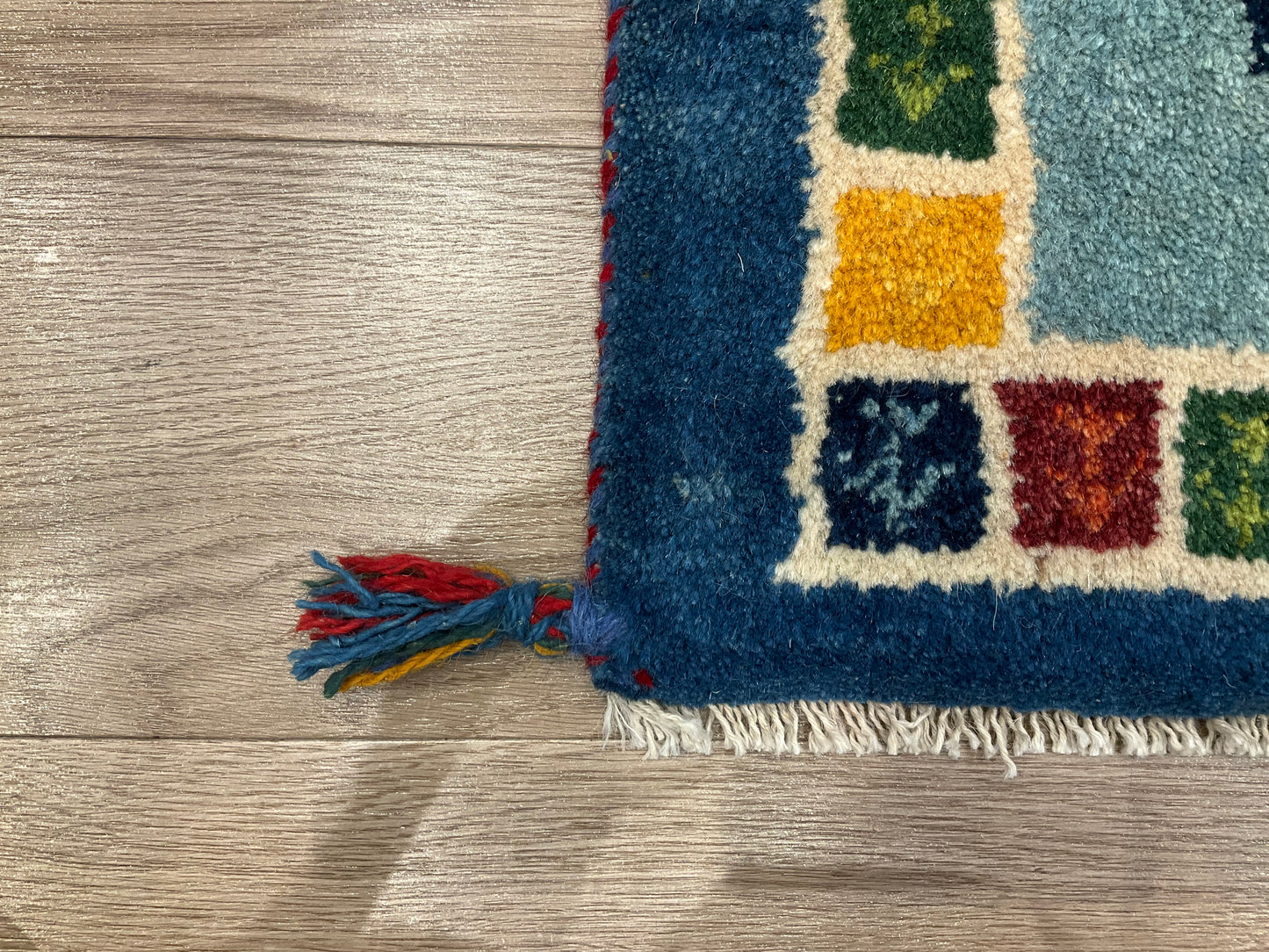 ギャッベ 40cm x 38cm Z841