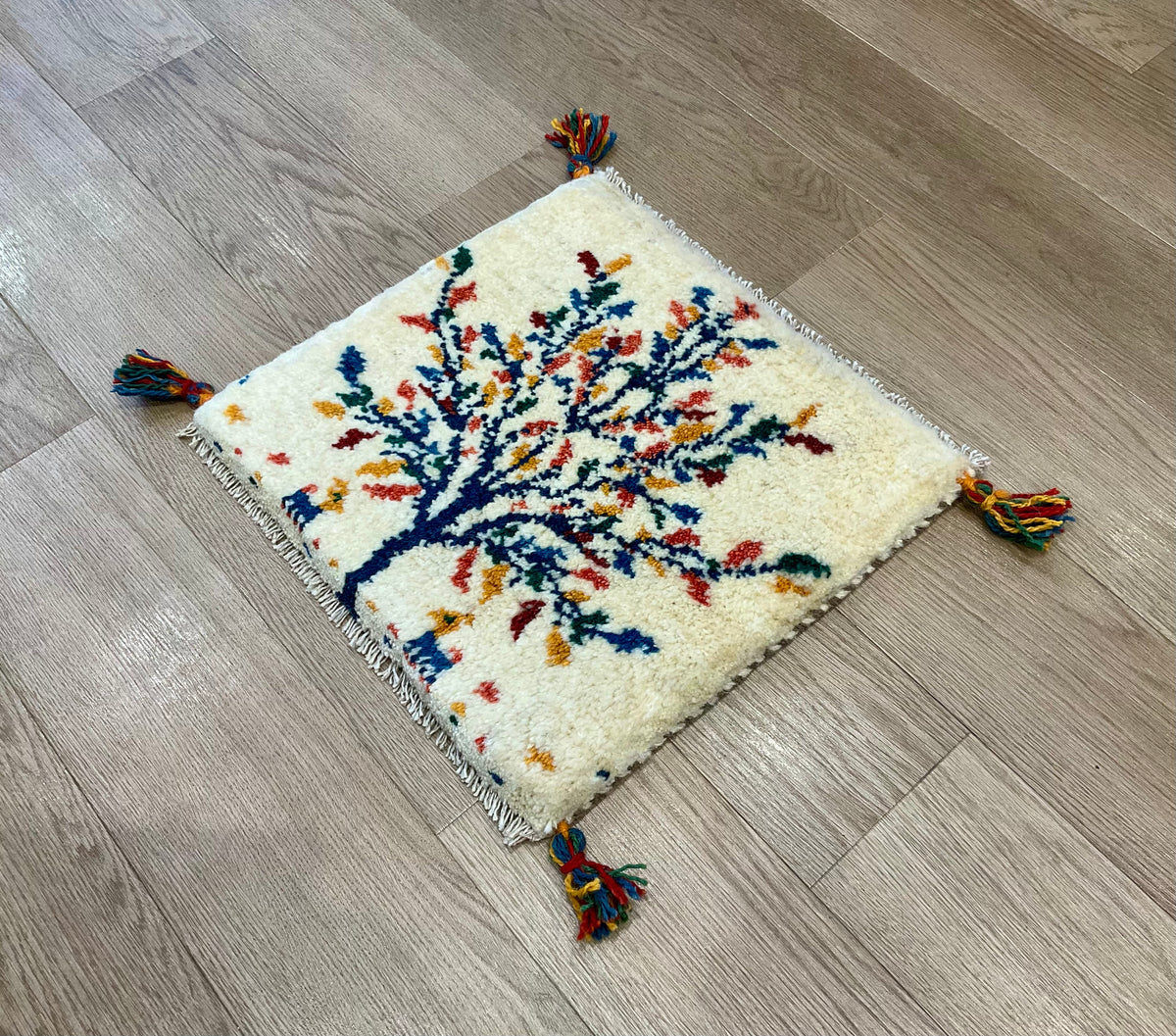 【福岡店】ギャッベ 42cm x 41cm Z3685