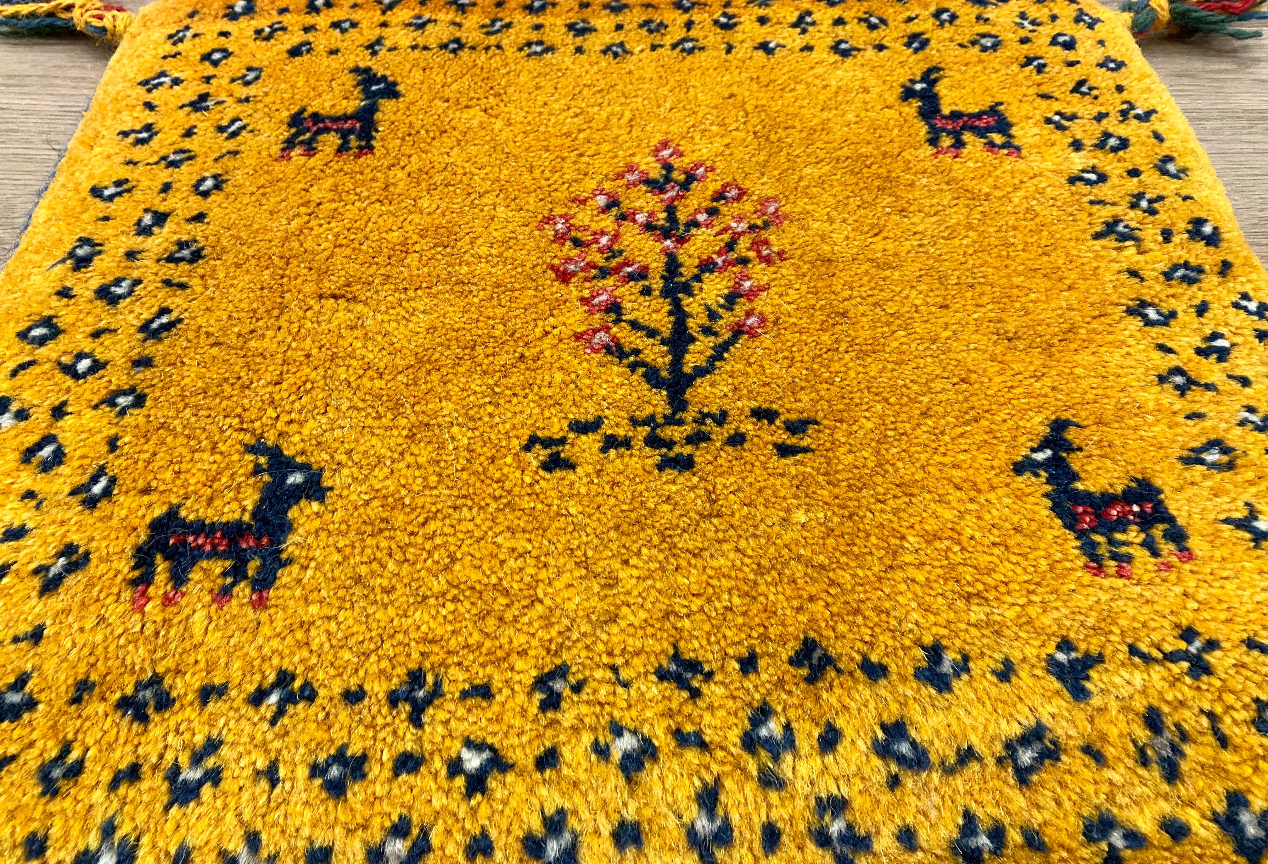 ギャッベ 44cm x 40cm Z705 – ペルシャ絨毯専門店 ペルシャンパトリス