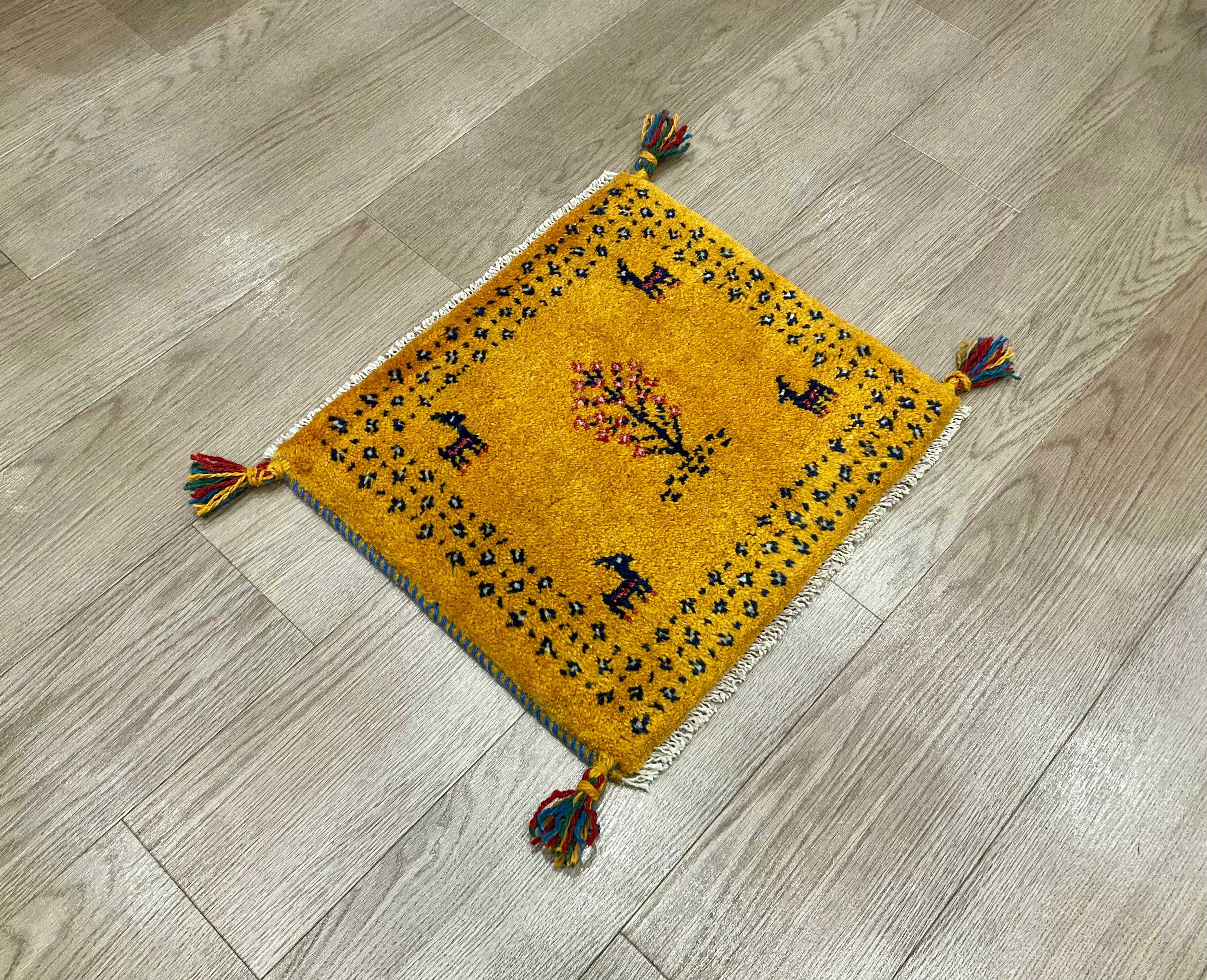 ギャッベ 44cm x 40cm Z705 – ペルシャ絨毯専門店 ペルシャンパトリス