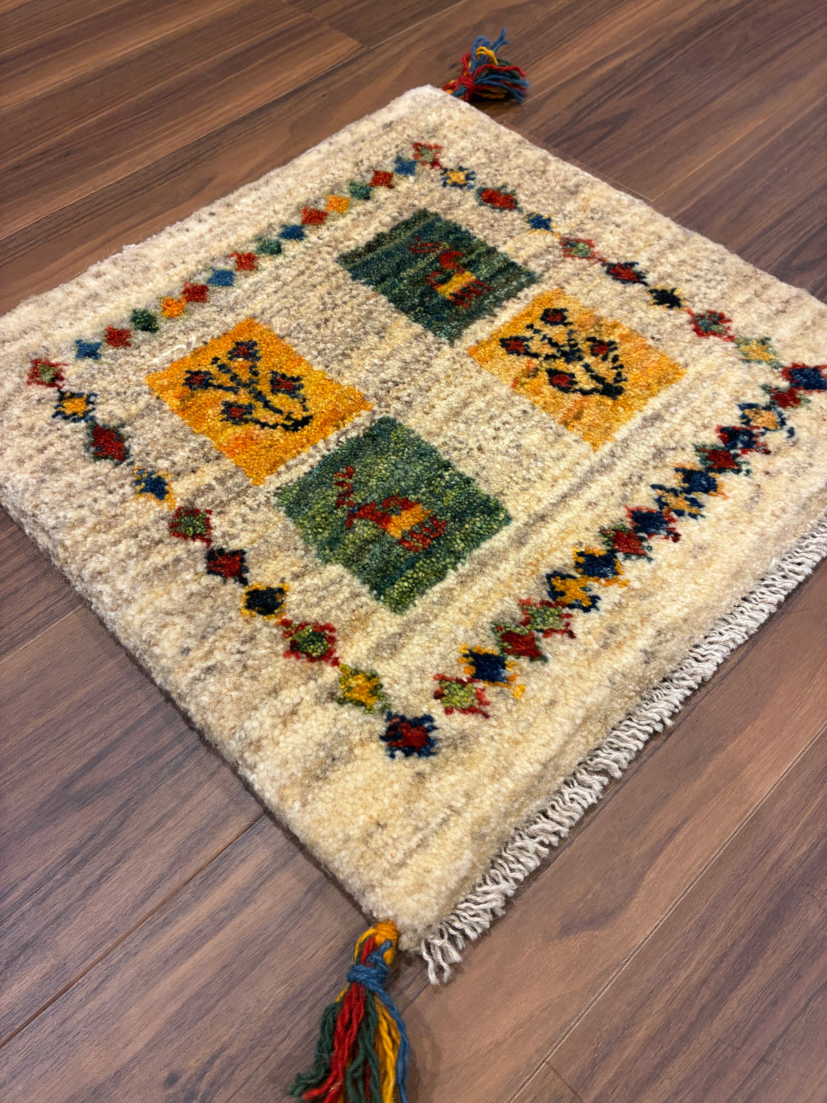 【千葉店】ギャッベ 45cm x 44cm T3338