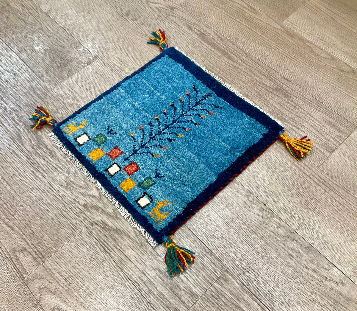 【福岡店】ギャッベ 38cm x 39cm Z3174