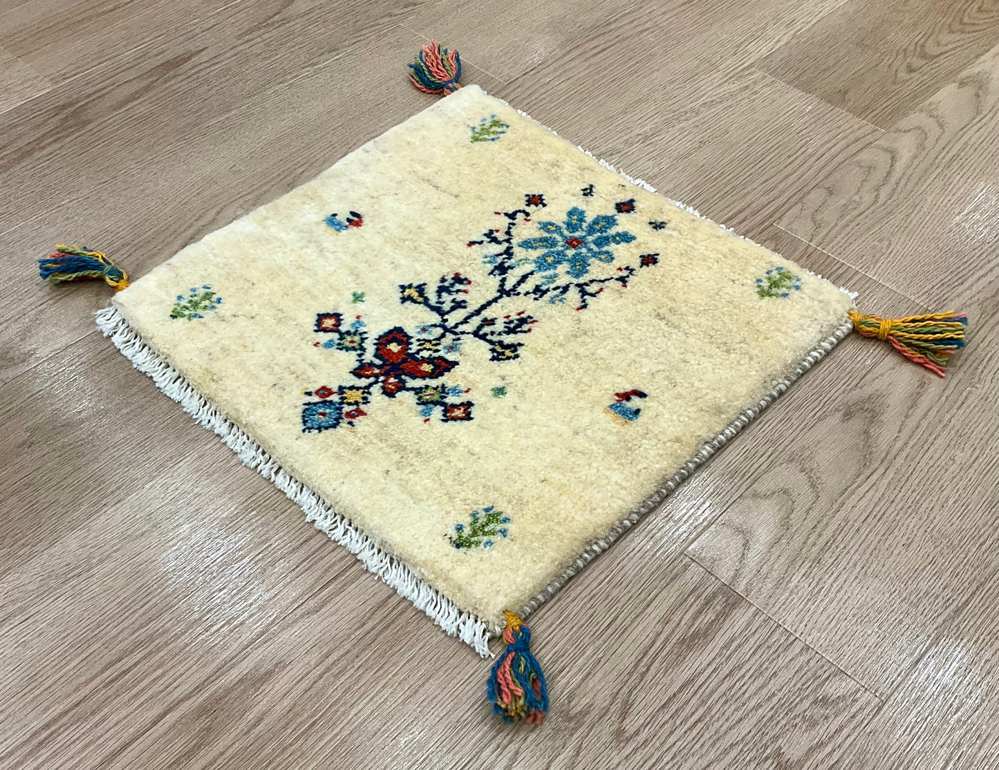 ギャッベ 43cm x 41cm T1378