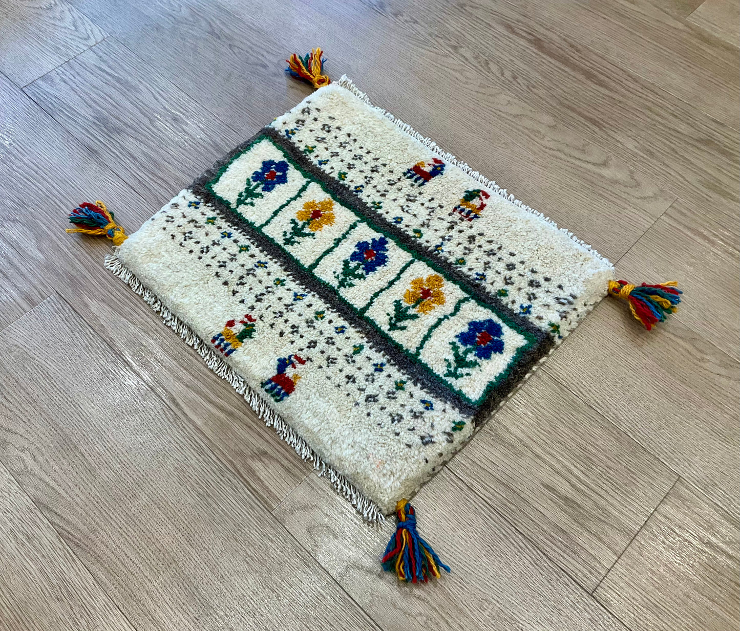 ギャッベ 45cm x 38cm Z1554