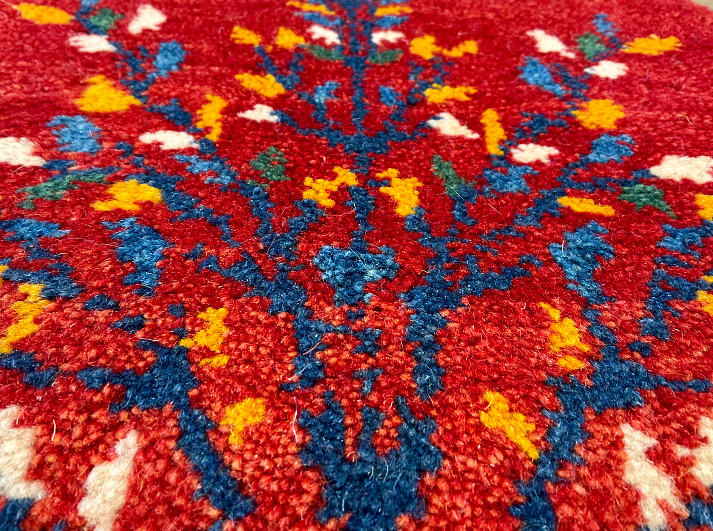 ギャッベ 39cm x 40cm Z2076