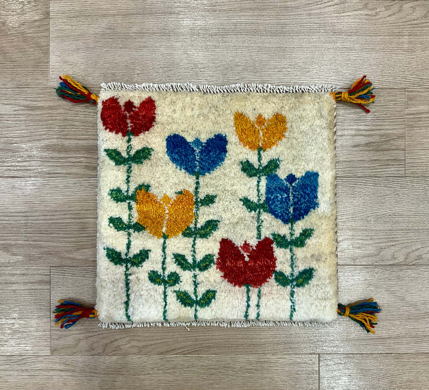 ギャッベ 41cm x 39cm Z107