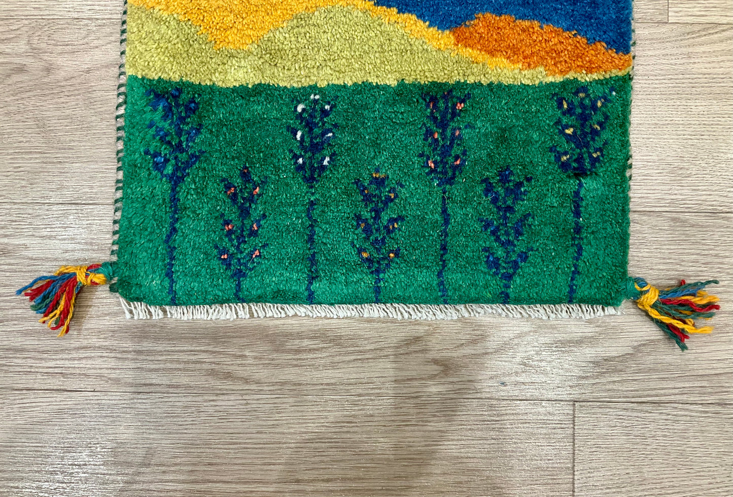 ギャッベ 41cm x 37cm Z913