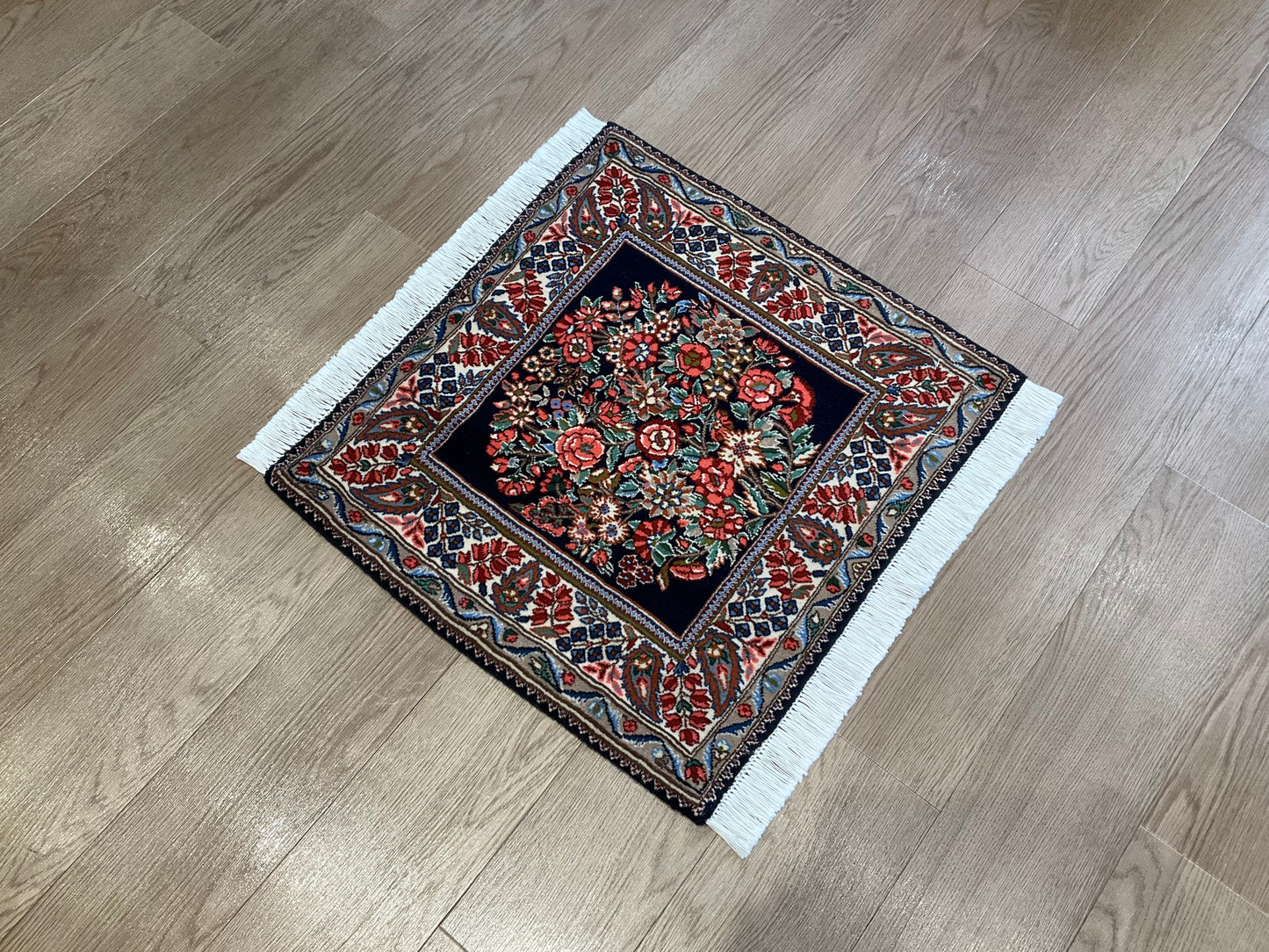 ケルマン 60cm x 65cm PS7151