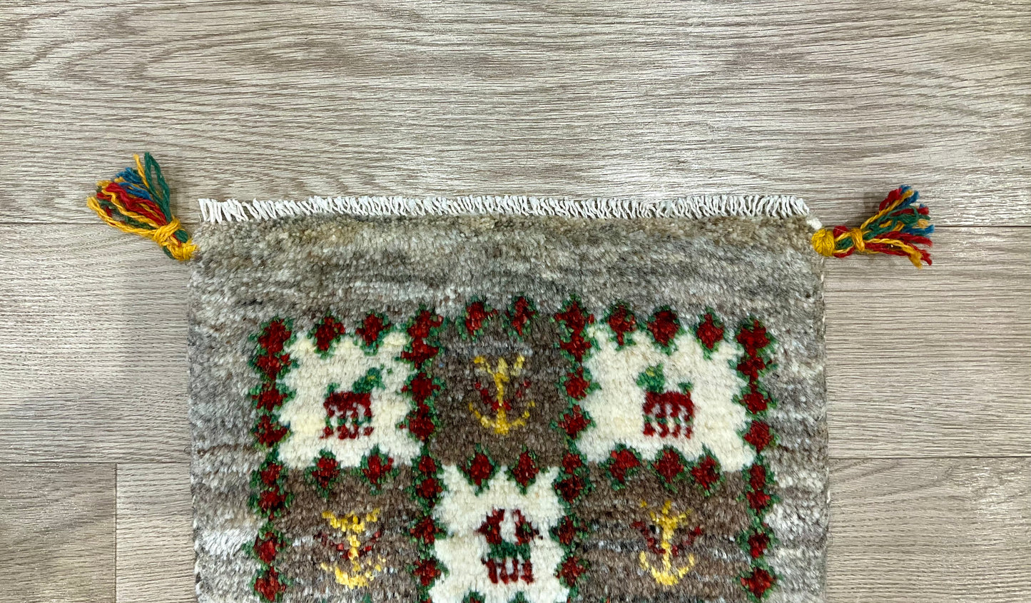 ギャッベ 40cm x 38cm Z1714