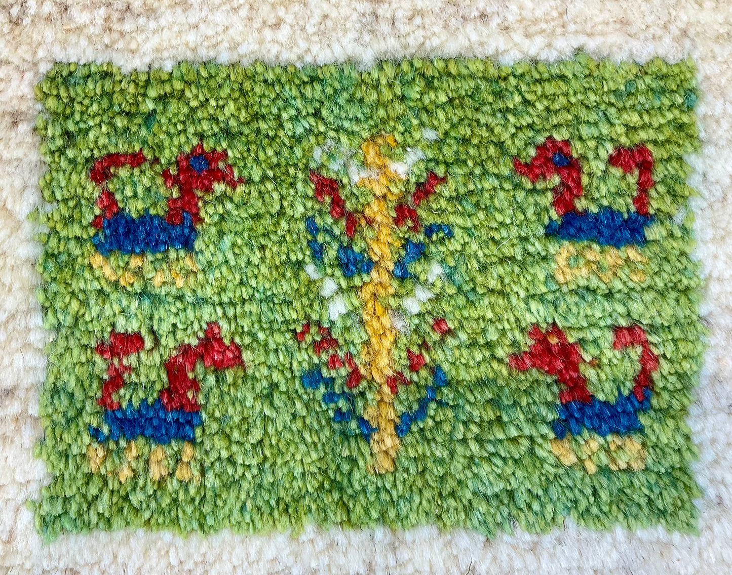 ギャッベ 43cm x 39cm Z1329