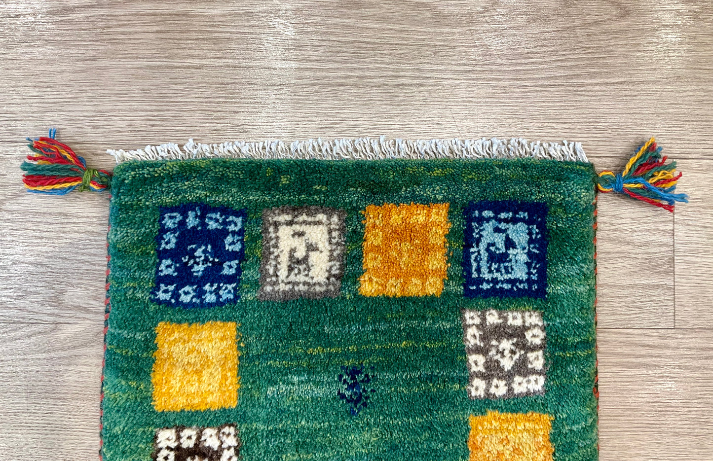 ギャッベ 42cm x 39cm Z875