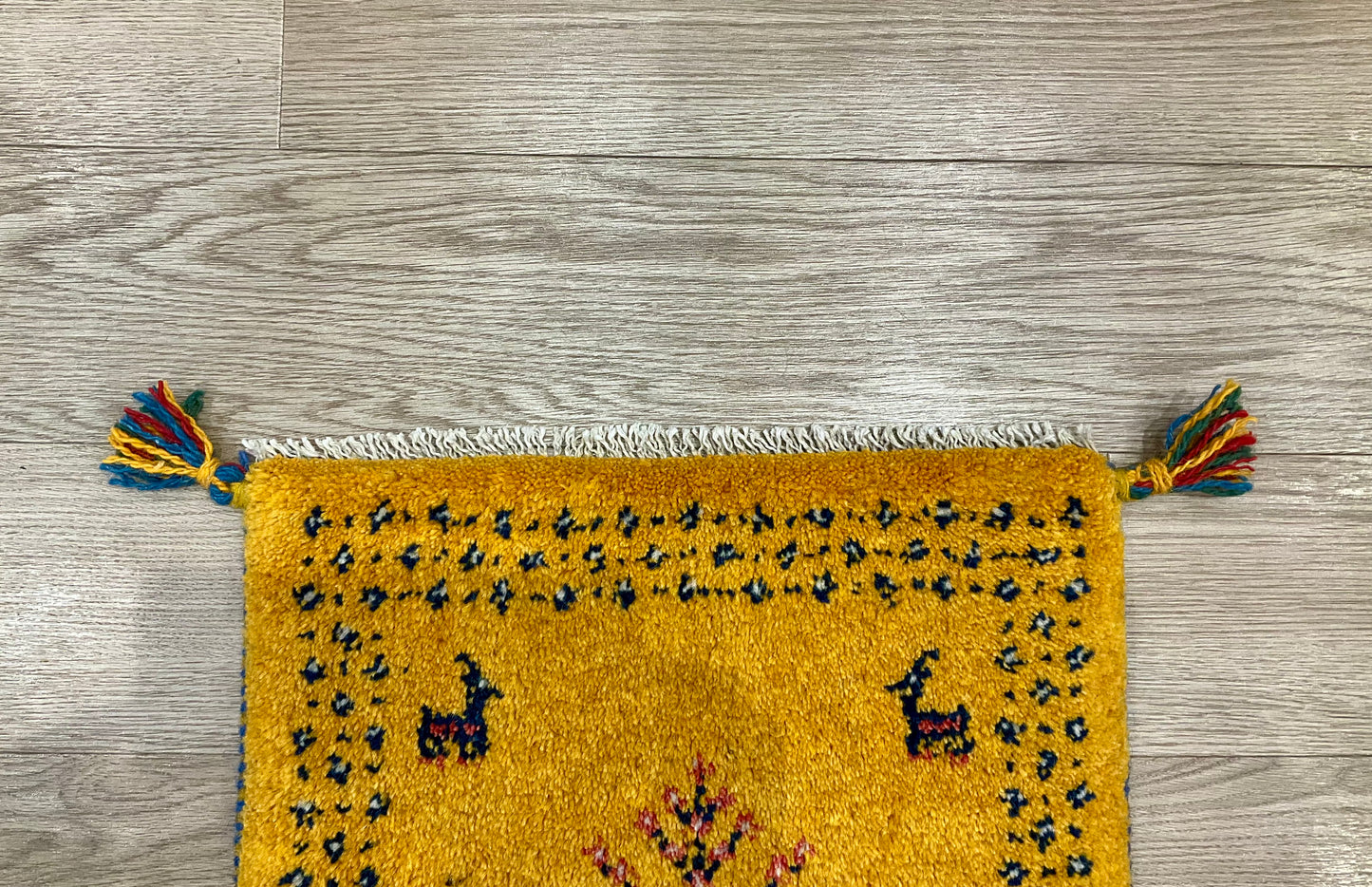 ギャッベ 43cm x 41cm Z1748