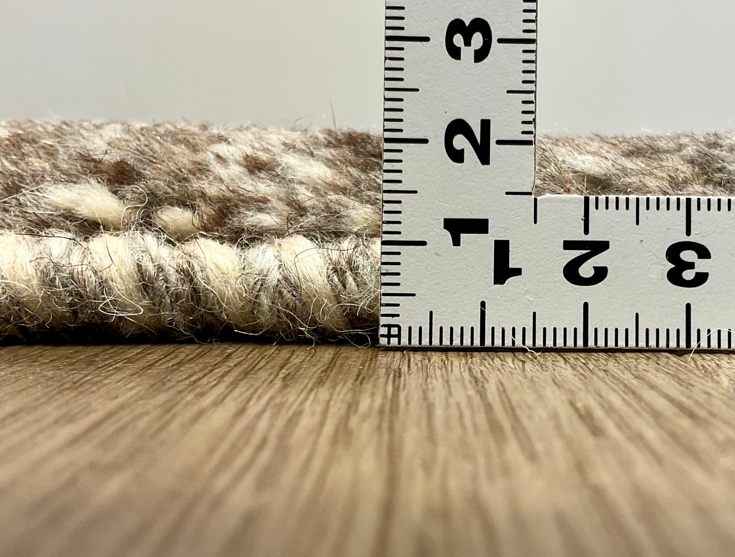 ギャッベ 44cm x 46cm Z1243