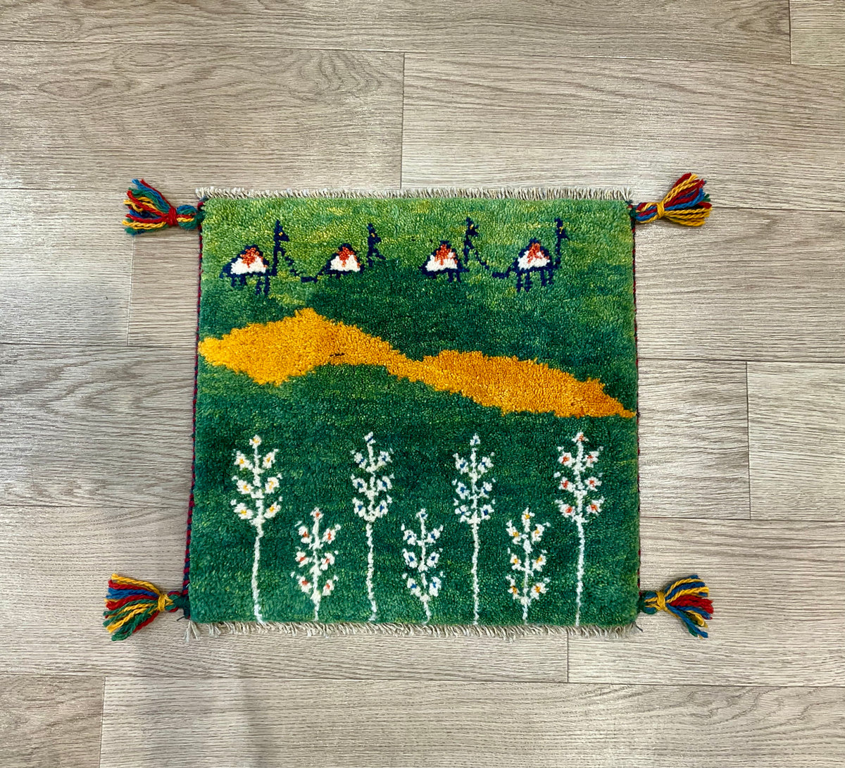 【福岡店】ギャッベ 43cm x 40cm Z3040