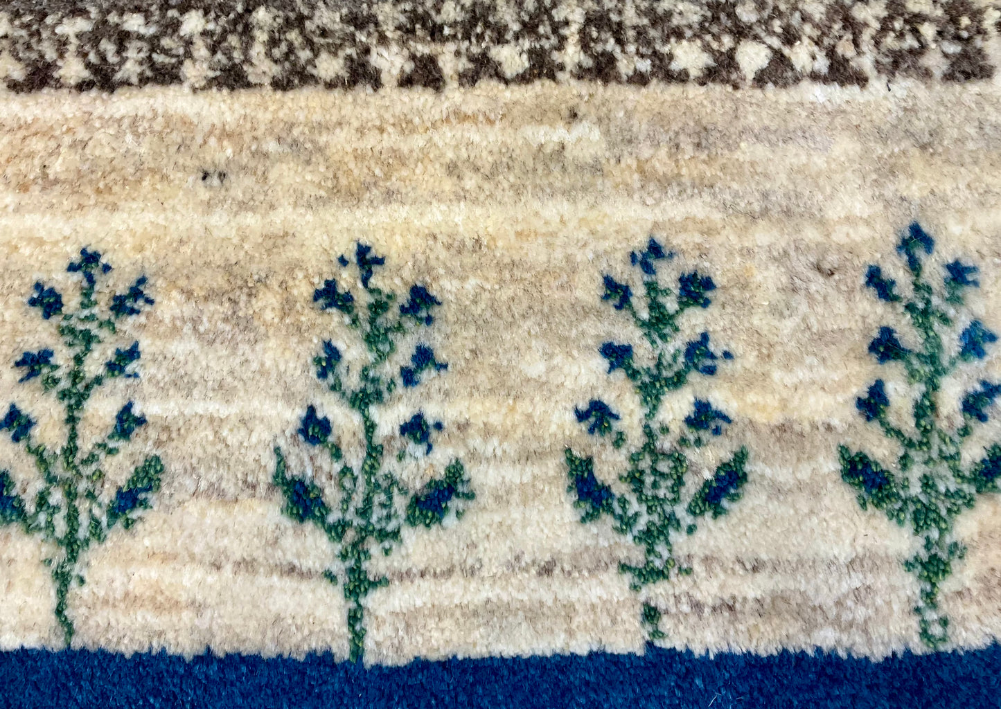 ギャッベ 43cm x 40cm Z106