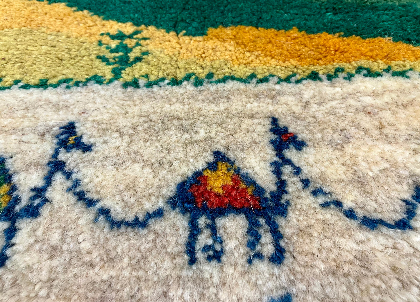 ギャッベ 42cm x 38cm Z1515