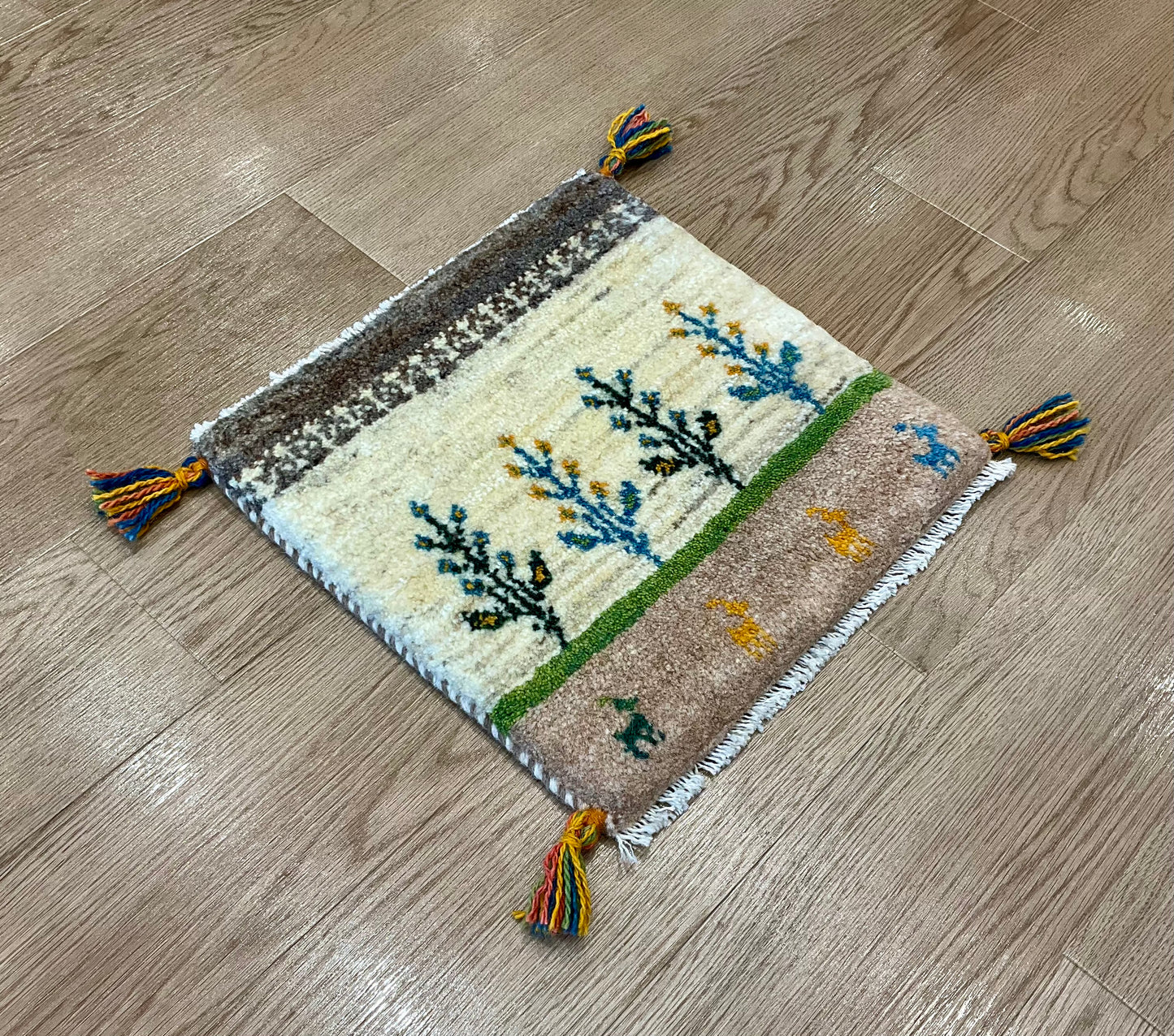 ギャッベ 40cm x 39cm T1953