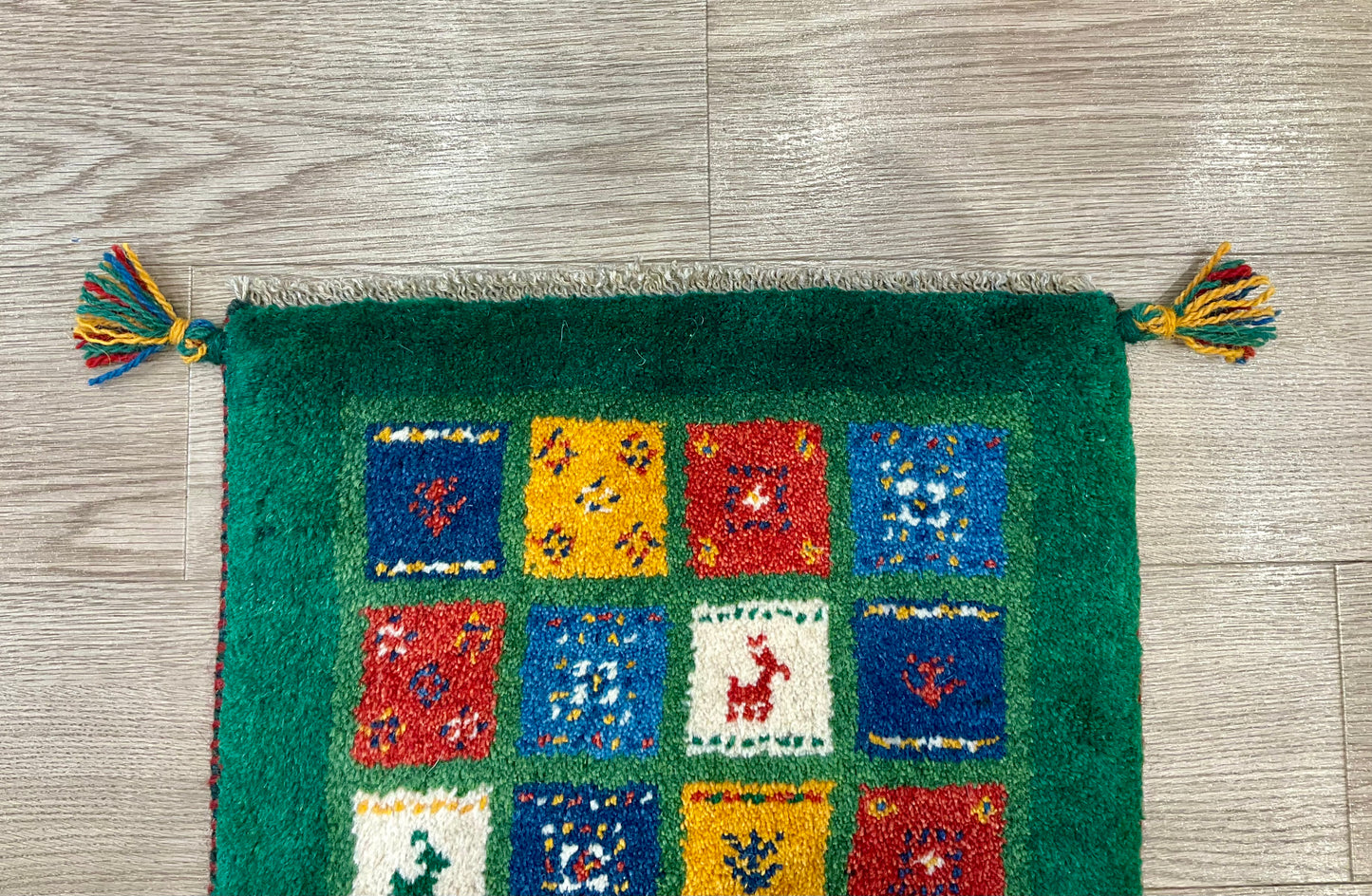 ギャッベ 44cm x 43cm Z1781