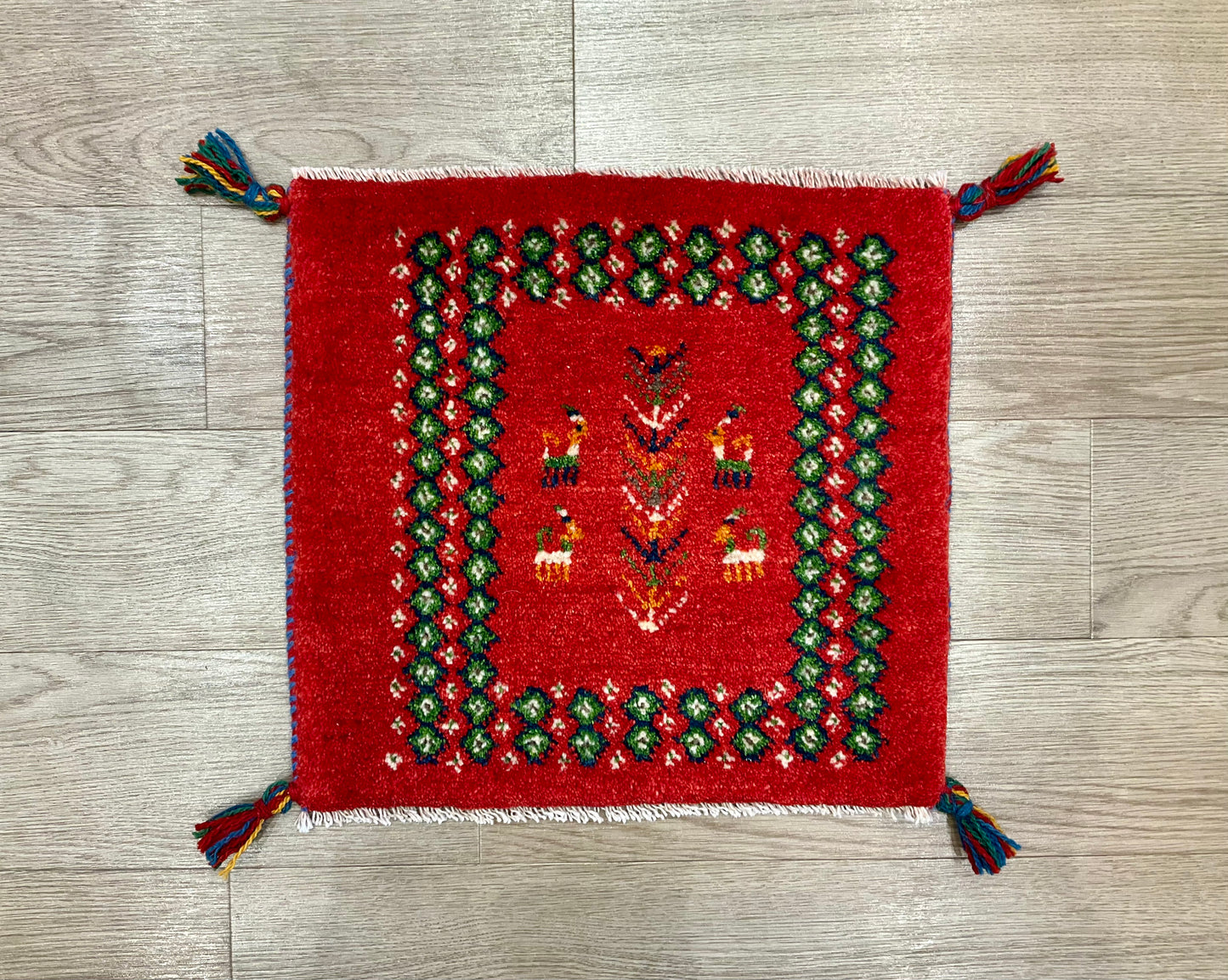 ギャッベ 46cm x 43cm Z2746