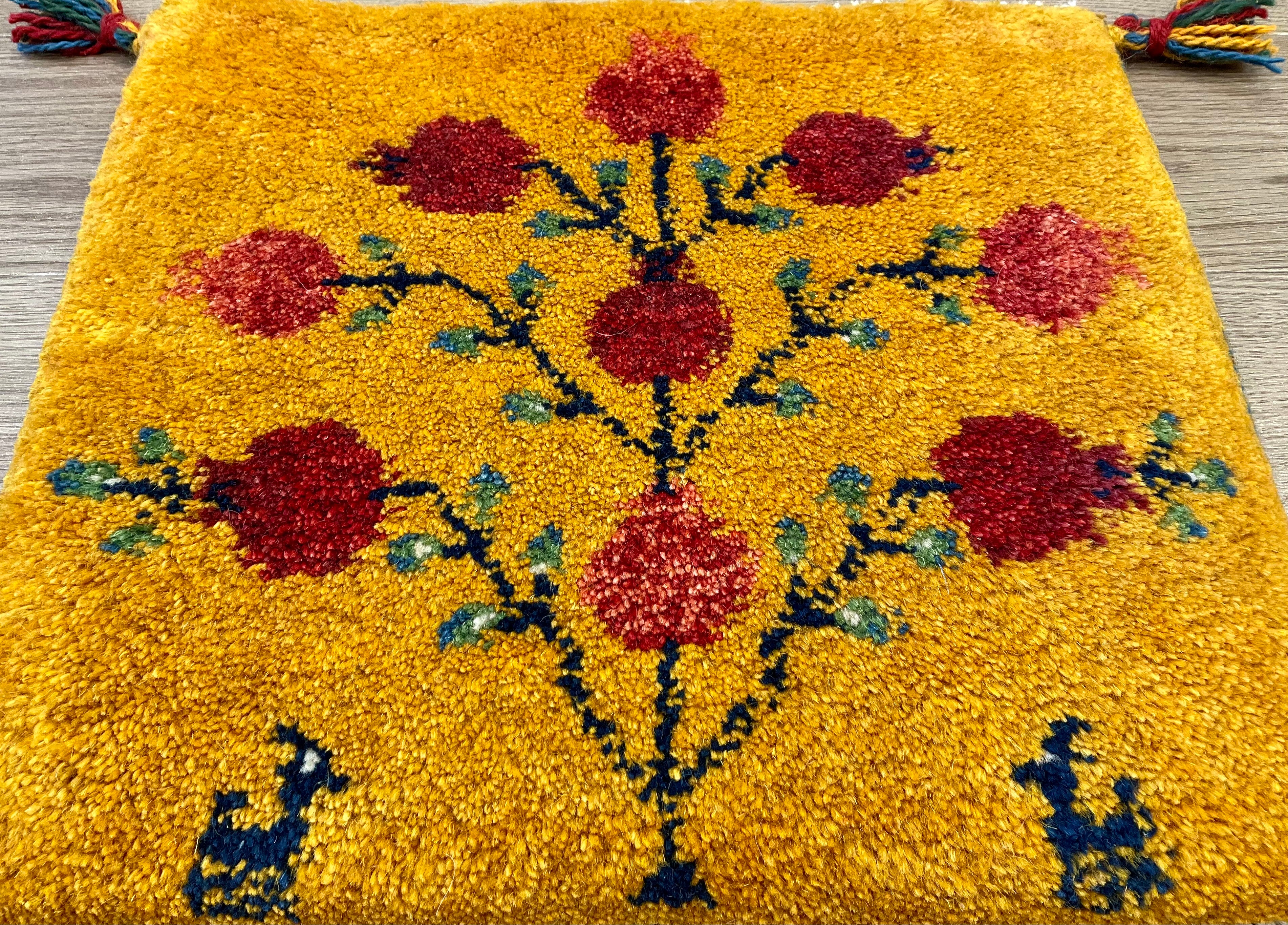 ギャッベ 43cm x 40cm Z1076 – ペルシャ絨毯専門店 ペルシャンパトリス