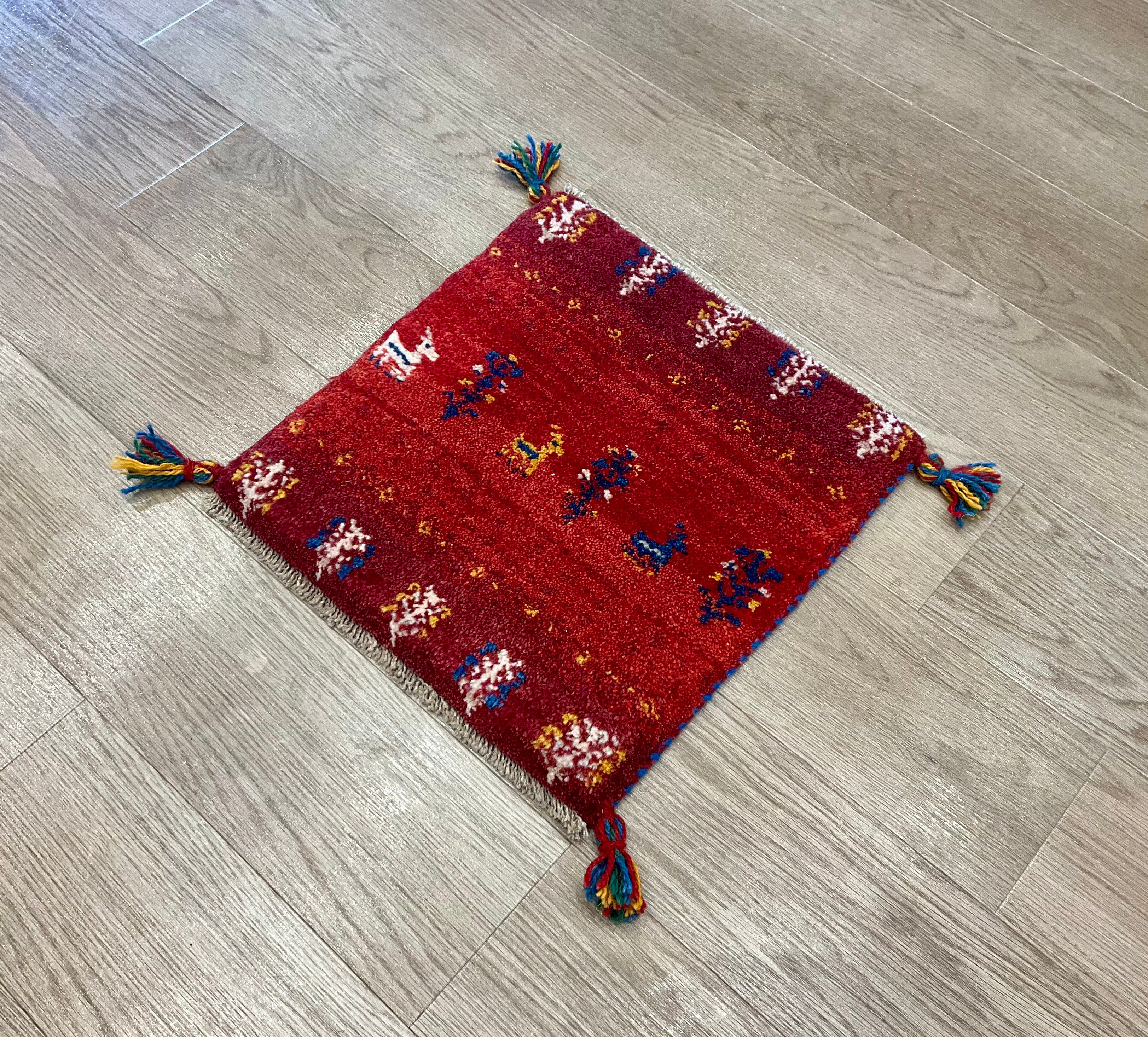 ギャッベ 40cm x 42cm Z2072 – ペルシャ絨毯専門店 ペルシャンパトリス