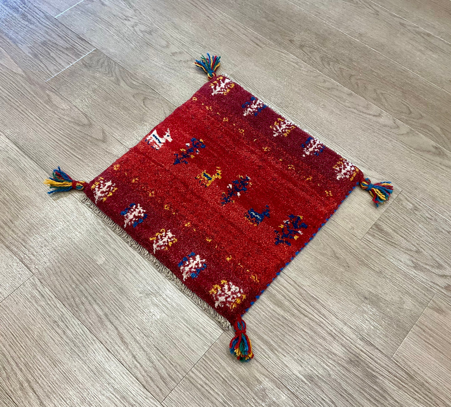 ギャッベ 40cm x 42cm Z2072