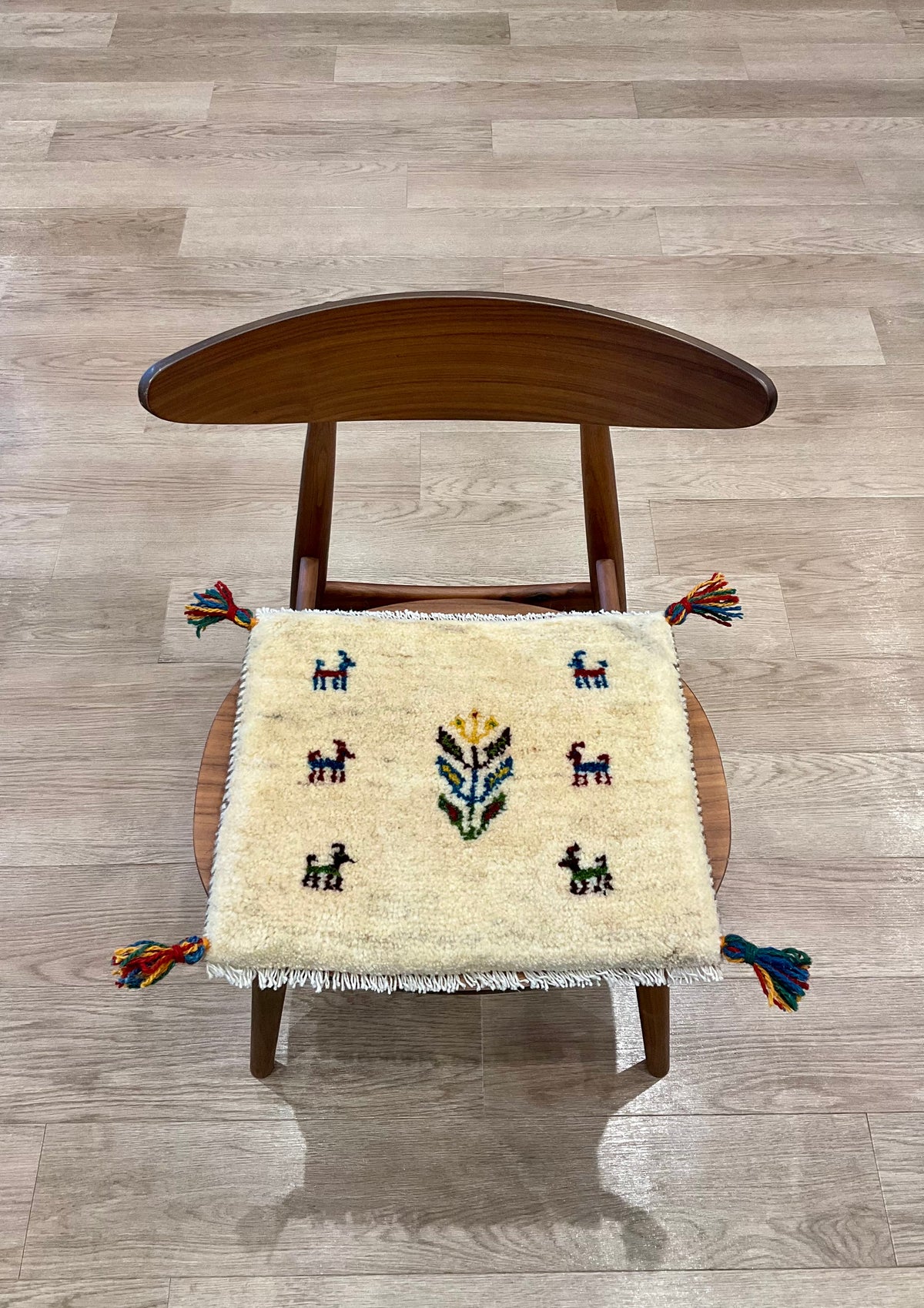 【福岡店】ギャッベ 43cm x 37cm Z3680