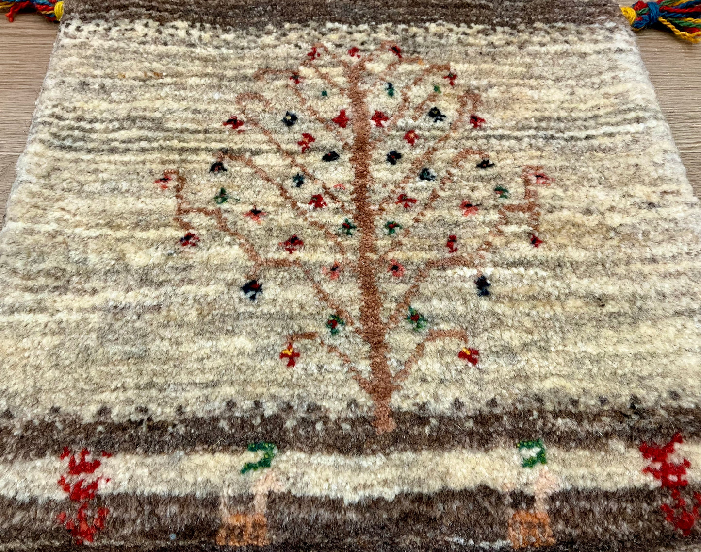 ギャッベ 43cm x 41cm Z1812