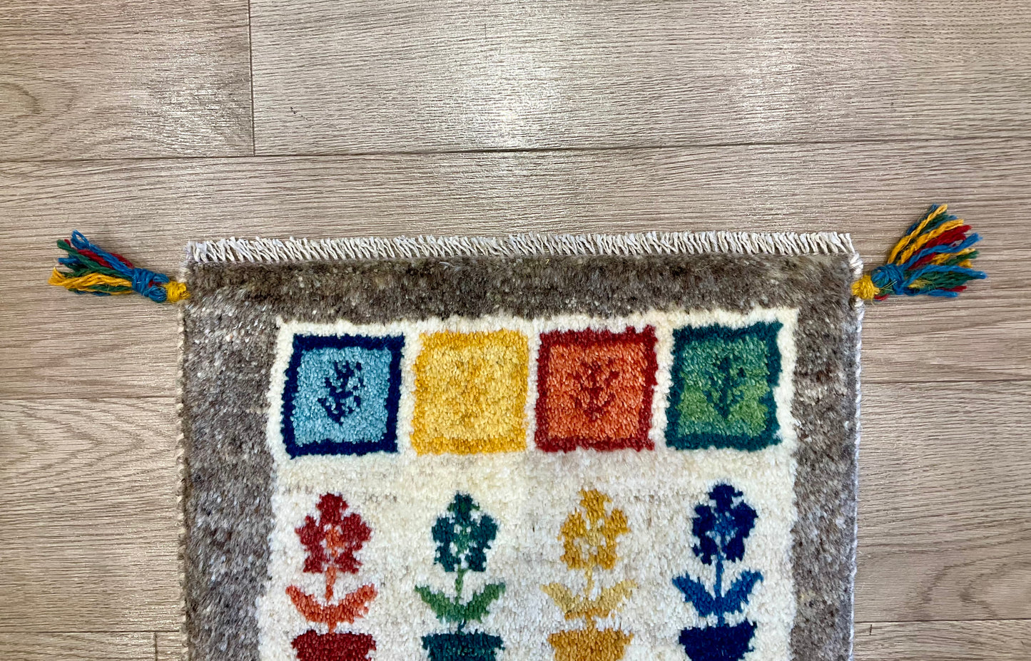 ギャッベ 43cm x 39cm Z96