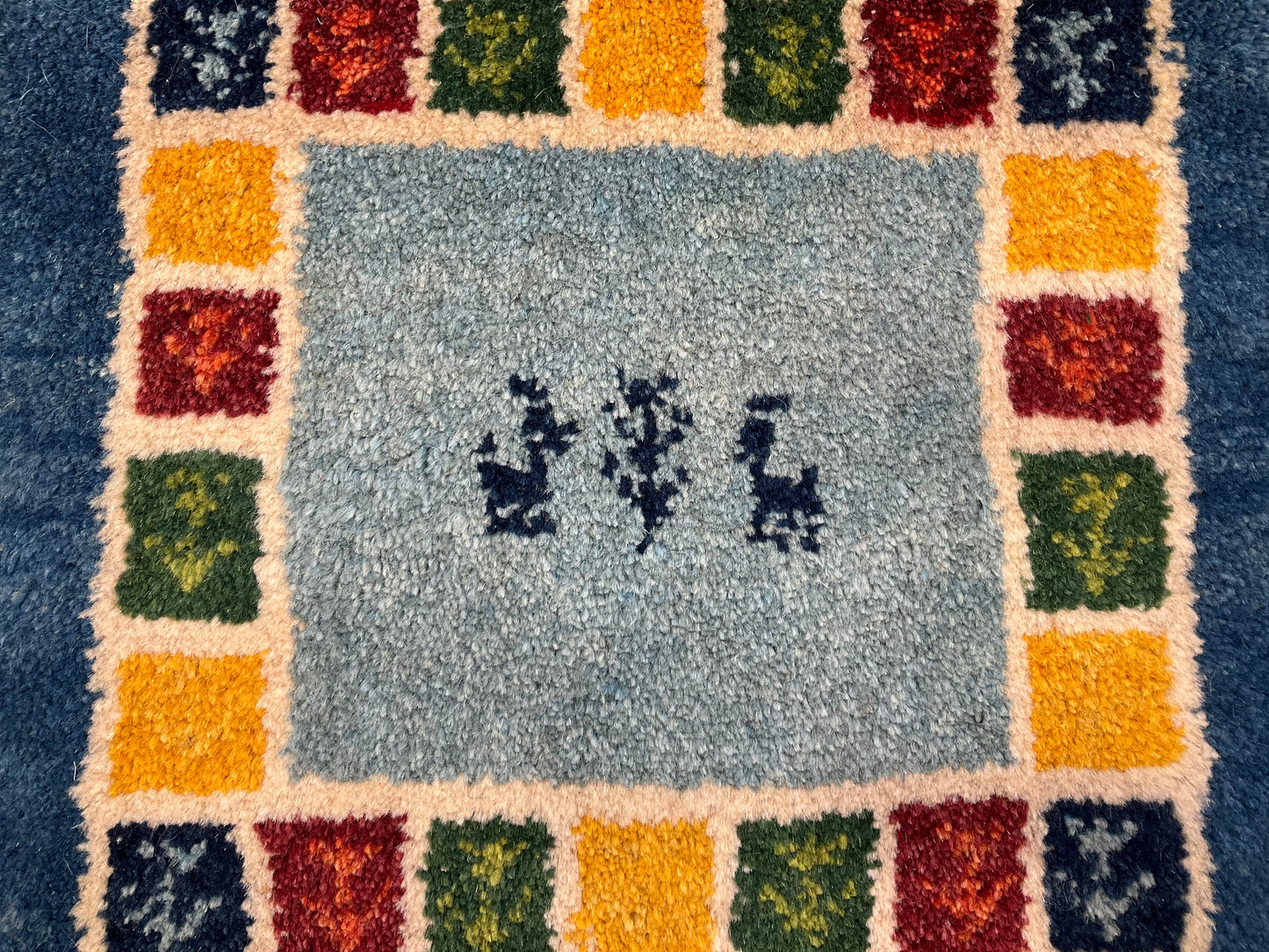 ギャッベ 40cm x 38cm Z841