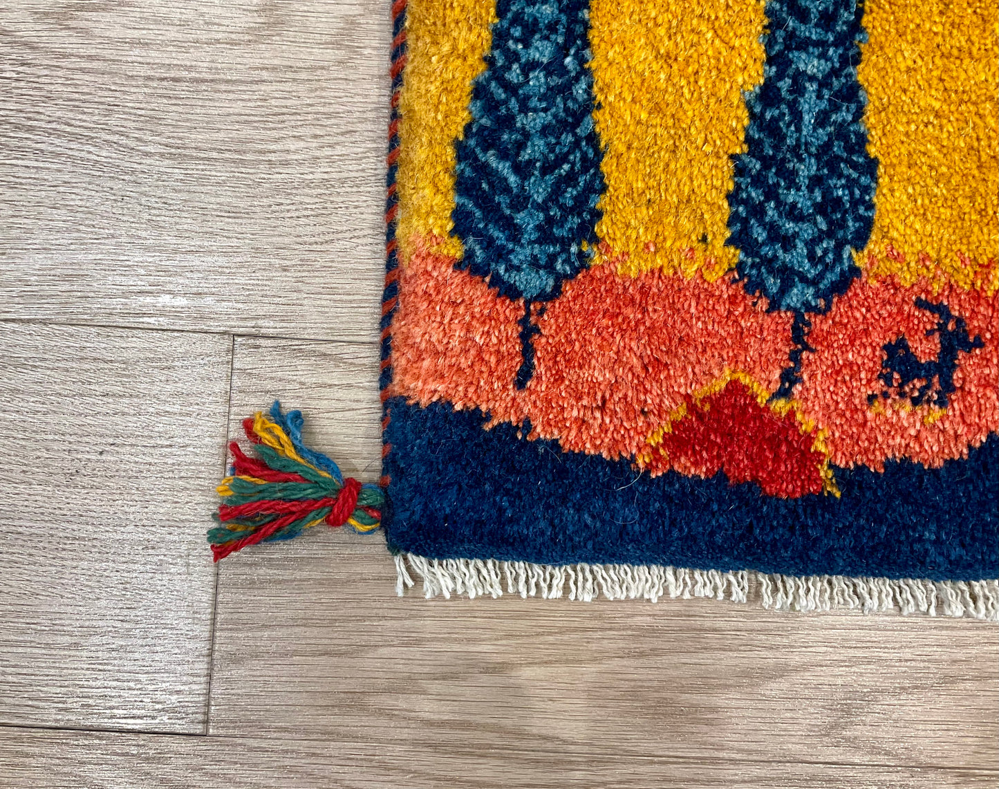 ギャッベ 43cm x 39cm Z803